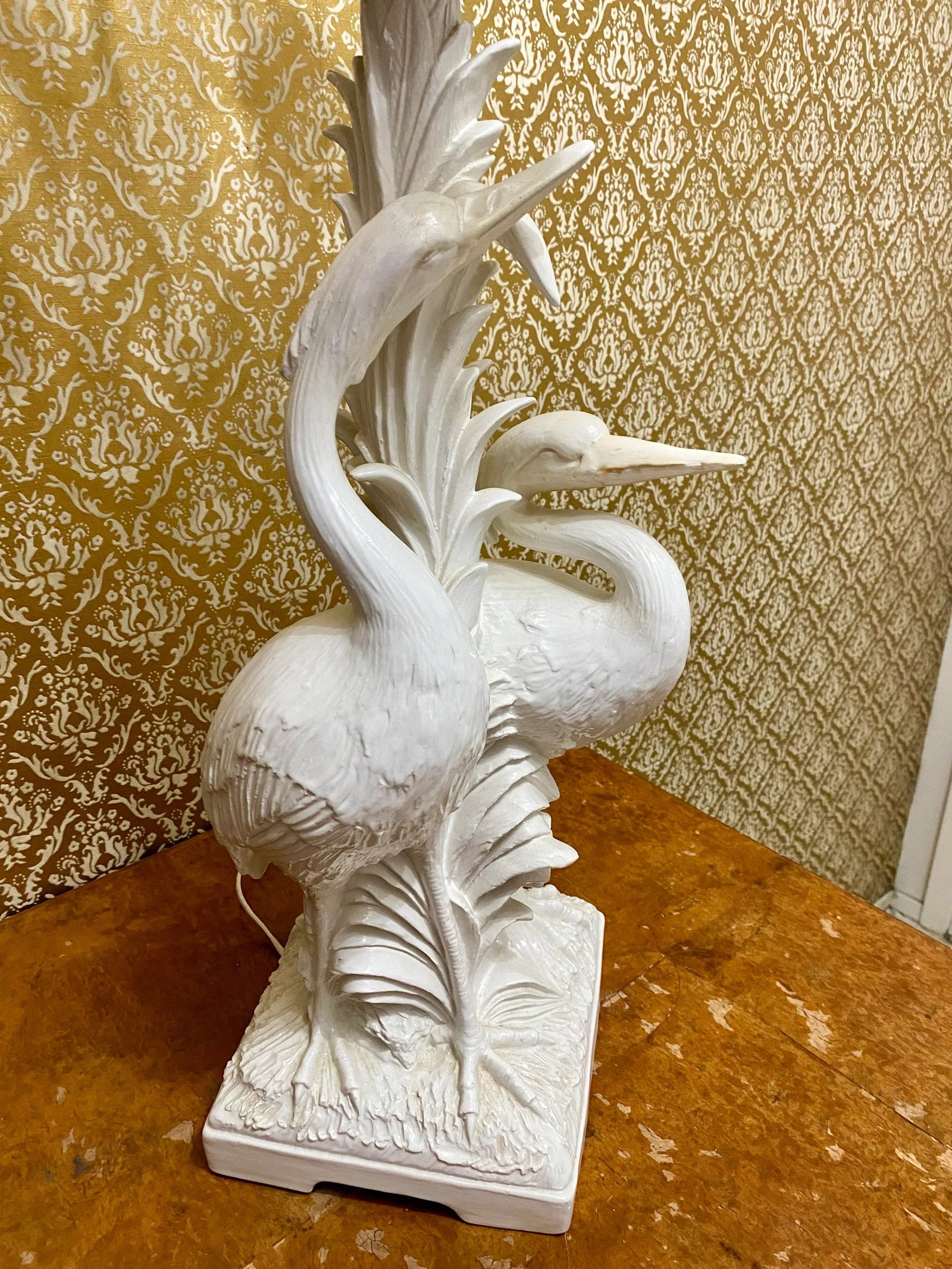 1970s Italian Palm Beach Regency Porcelain Crane Metal Painted Tole Floral Lamp - 8