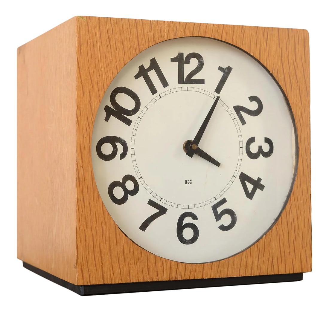 Vintage Danish Modern Washington Clock Works Cube Clock: This is a fantastic and rare vintage 1970s cube clock made by Washington Clock Works of Seattle, Washington. The cube case is made of oak wood with a plastic cover and floats above a partially hidden