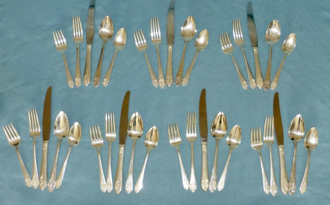 Art Nouveau National Silver Co. "Claudia" Silver Plate Flatware 7 Complete Place Settings With Servi - 12