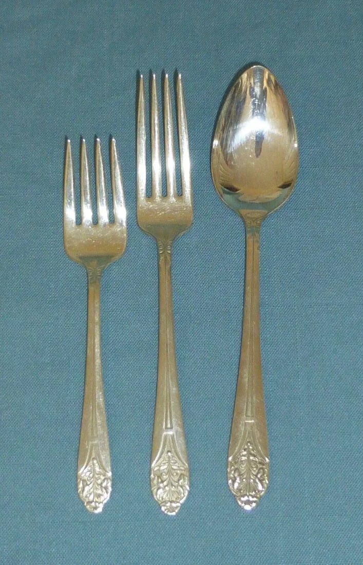 Art Nouveau National Silver Co. "Claudia" Silver Plate Flatware 7 Complete Place Settings With Servi - 5