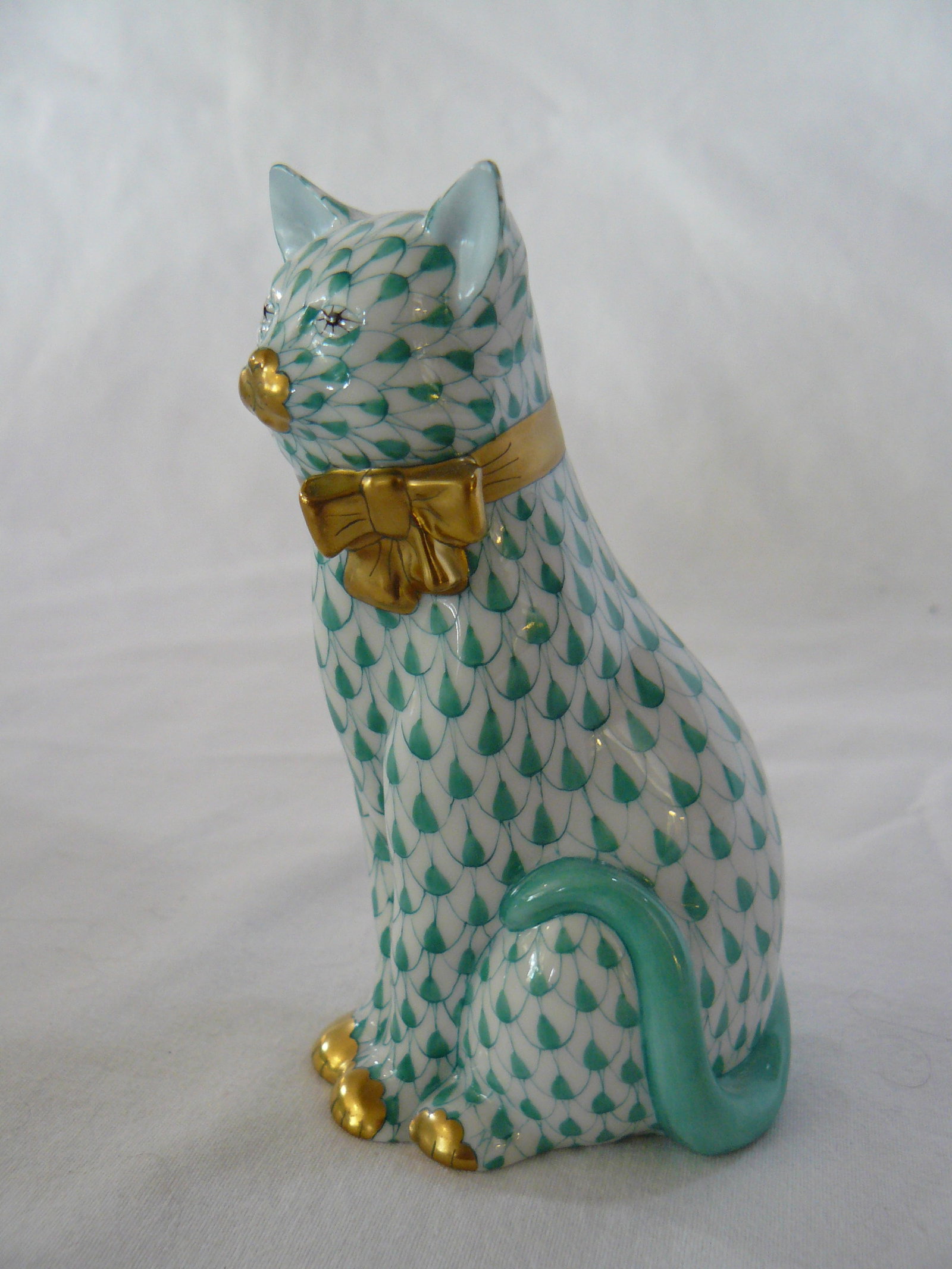 Herend Green Fishnet Cat With Gold Bow - 2