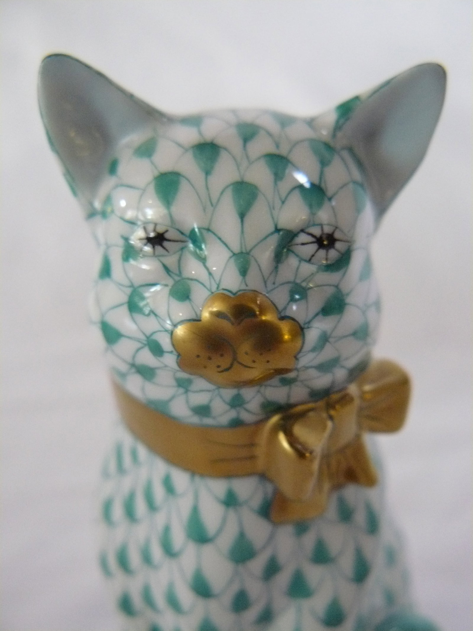 Herend Green Fishnet Cat With Gold Bow - 3