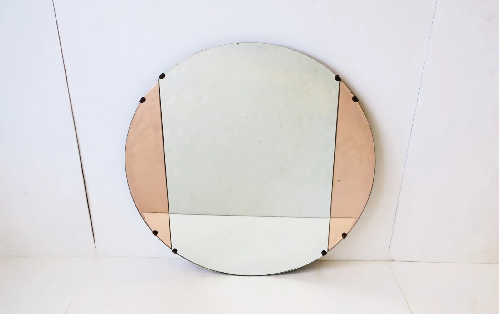 Art Deco Pink Rose Glass Round Wall Mirror, Circa 1940s - 2