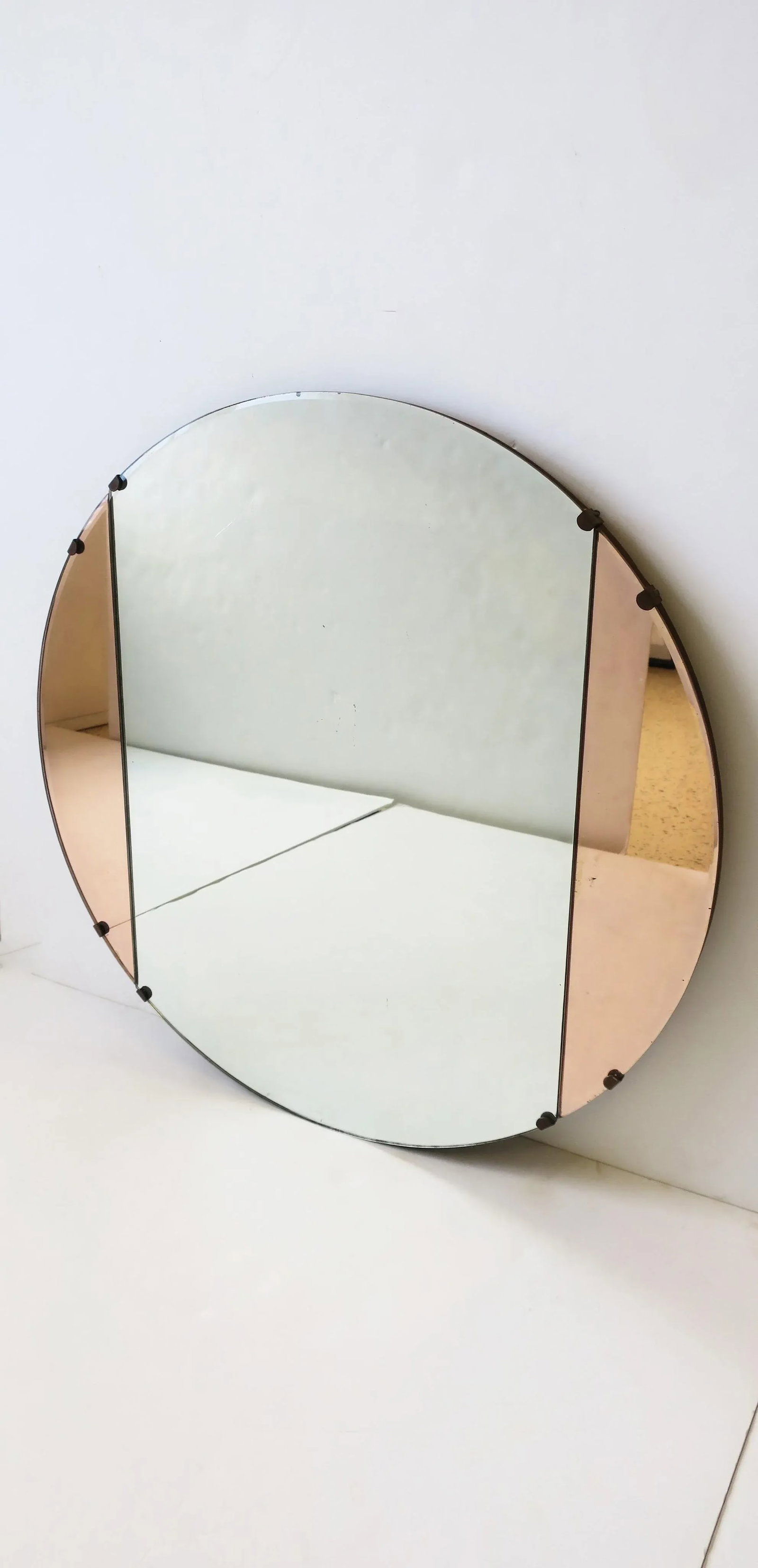 Art Deco Pink Rose Glass Round Wall Mirror, Circa 1940s - 3