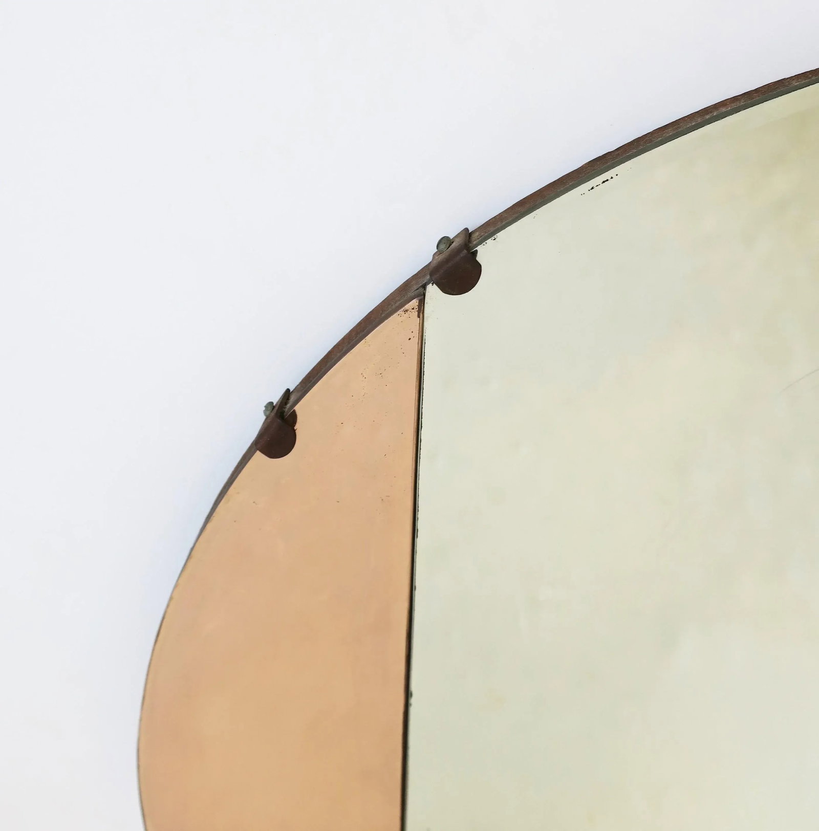 Art Deco Pink Rose Glass Round Wall Mirror, Circa 1940s - 8