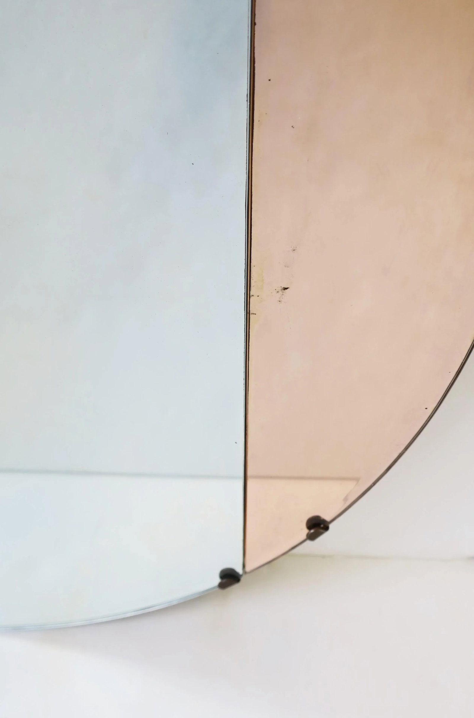 Art Deco Pink Rose Glass Round Wall Mirror, Circa 1940s - 9