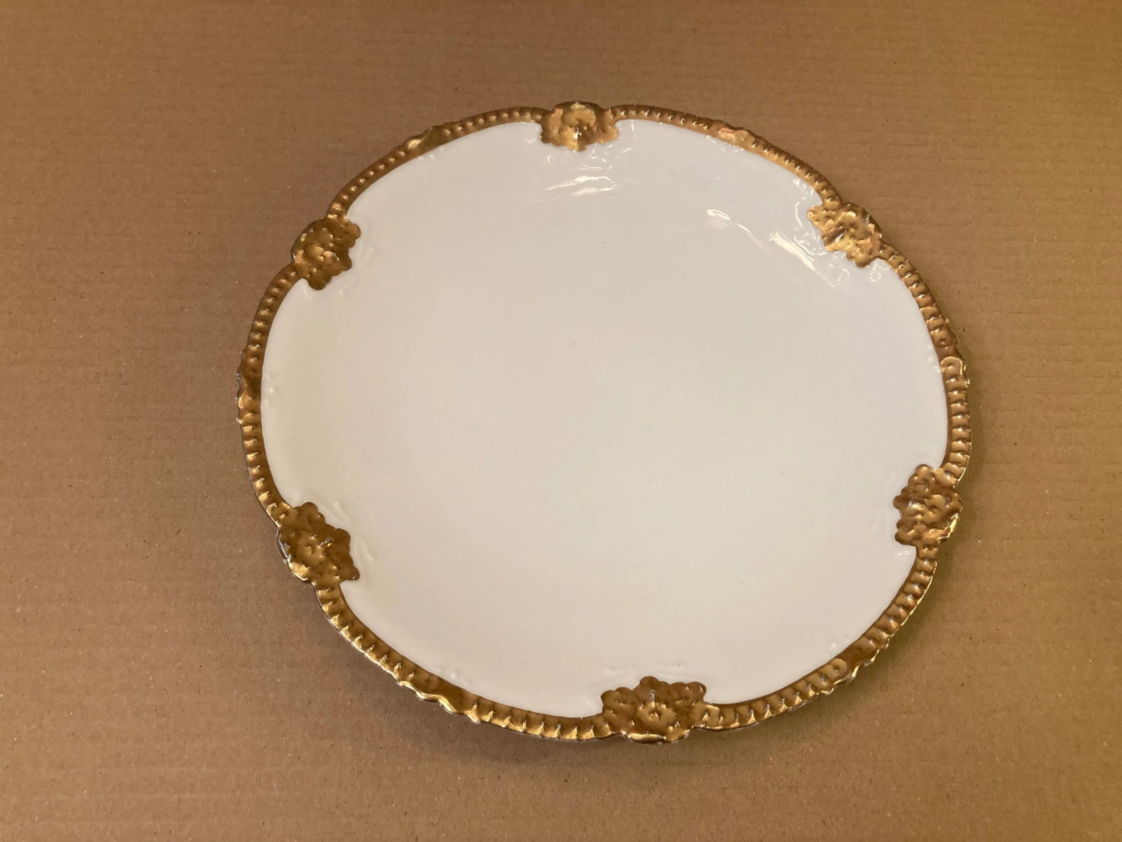 Early 20th Century French Limoges White Porcelain Gold Edge Dessert Plate - 2