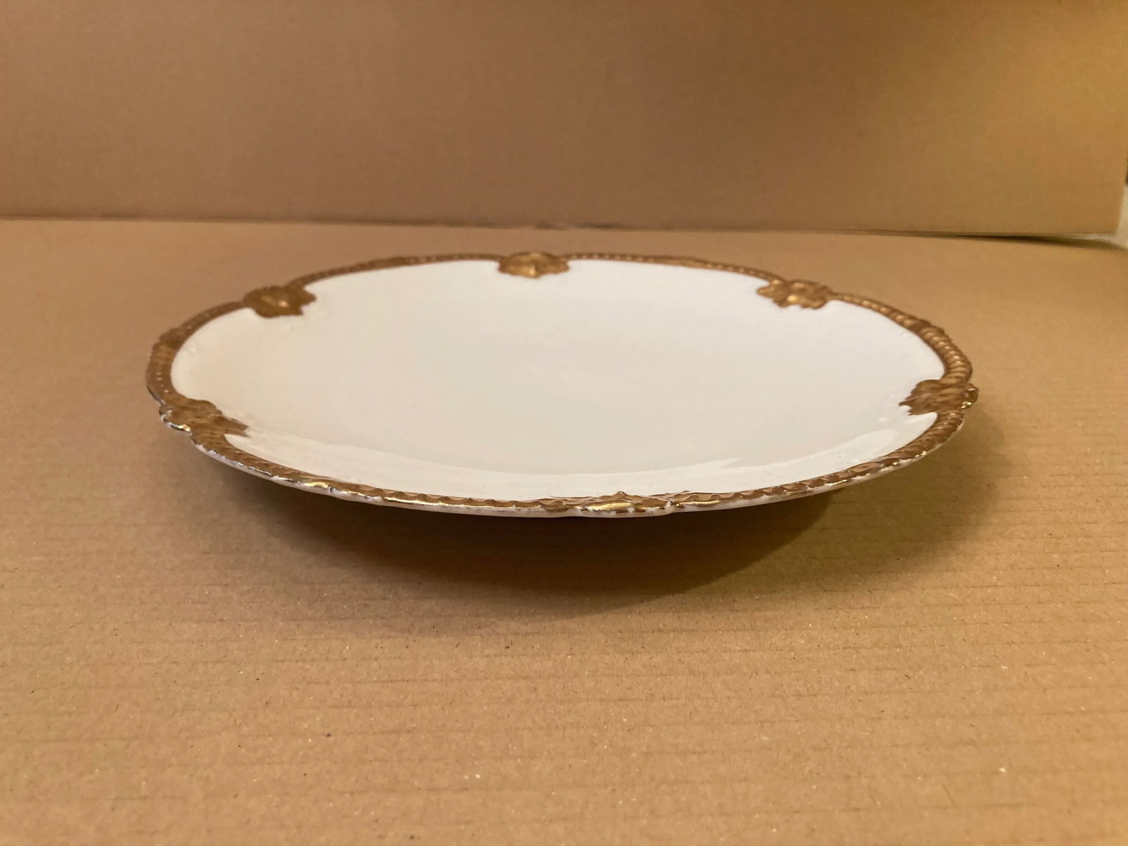 Early 20th Century French Limoges White Porcelain Gold Edge Dessert Plate - 3
