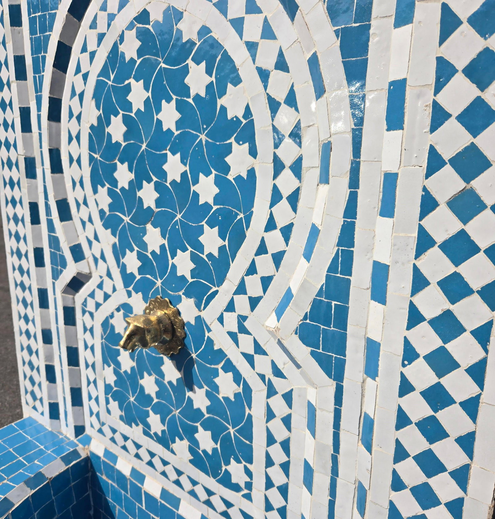 Moroccan Turquoise & White Mosaic Tile Fountain / Rafraf Style - 4