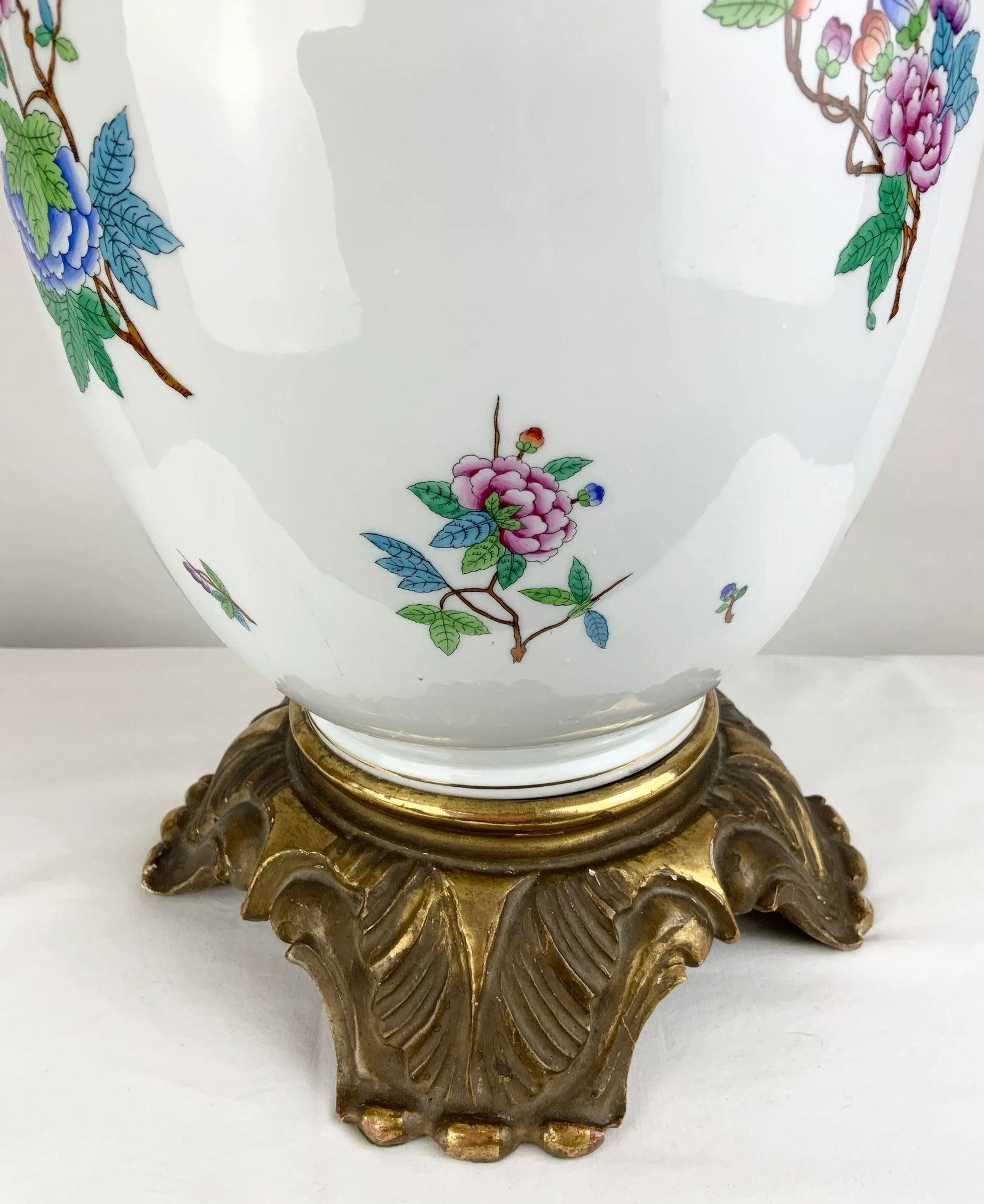 Herend Queen Victoria Lamp With Custom Shade - 9