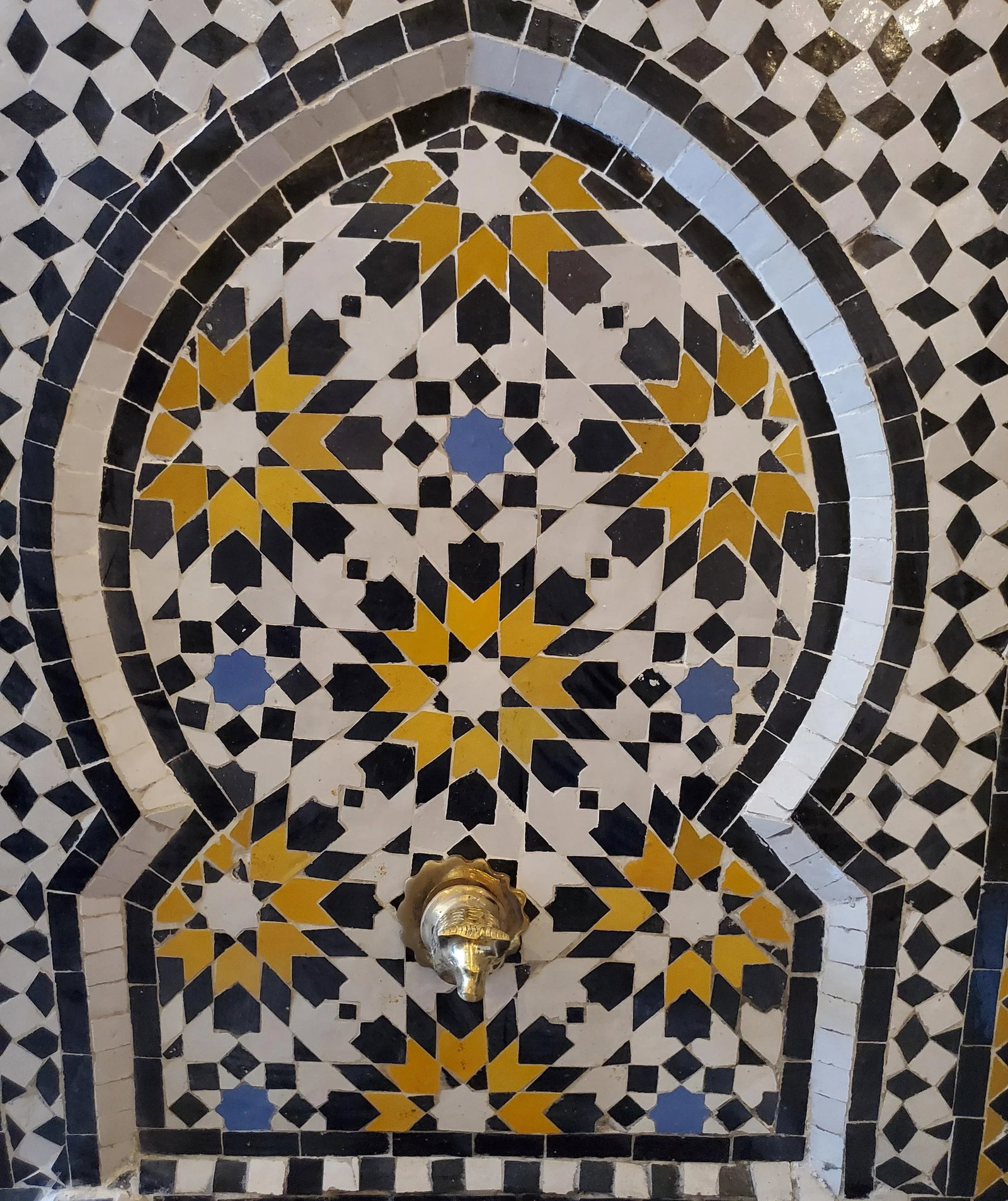 Tazia Black /White /Yellow Moroccan Mosaic Tile Fountain - 2