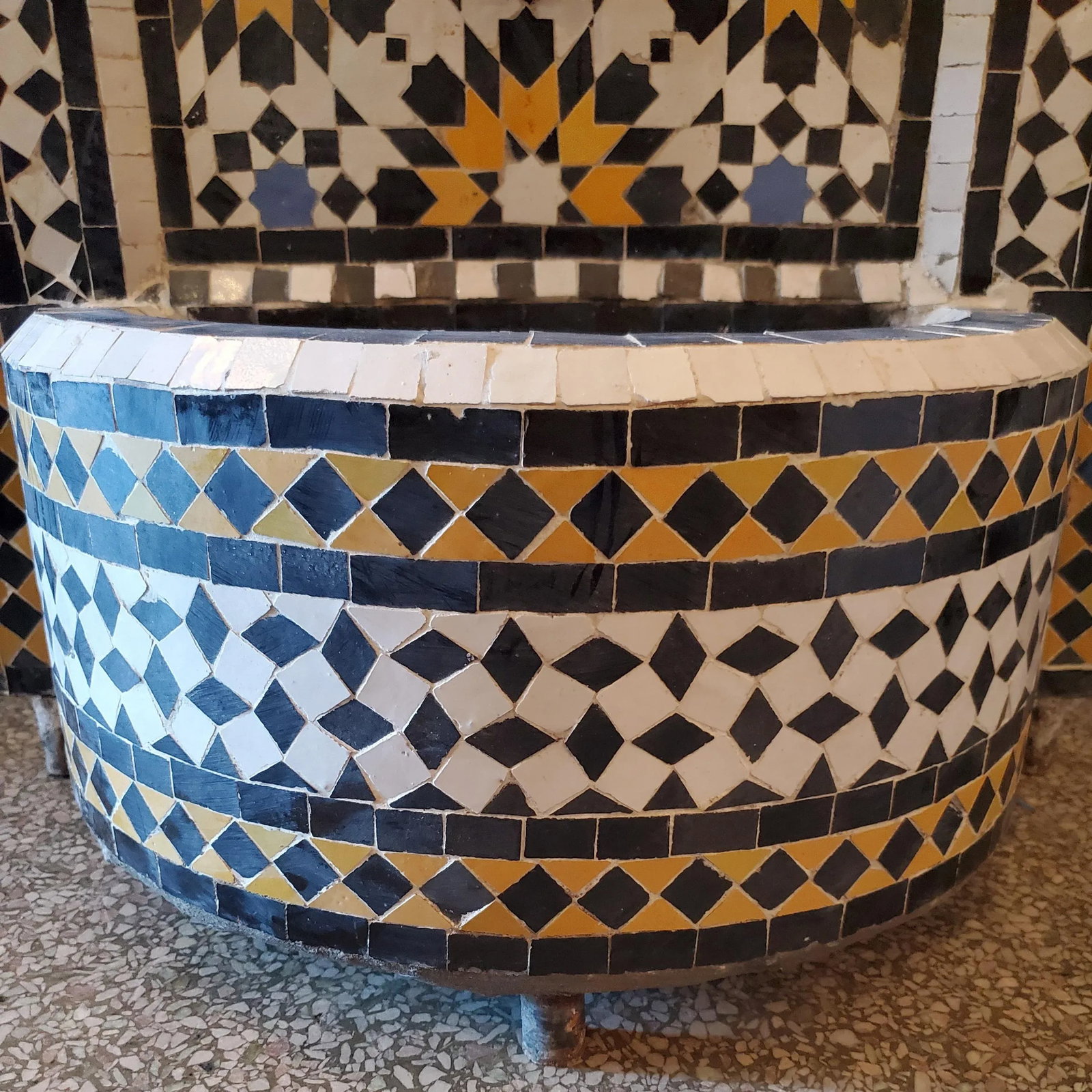 Tazia Black /White /Yellow Moroccan Mosaic Tile Fountain - 4