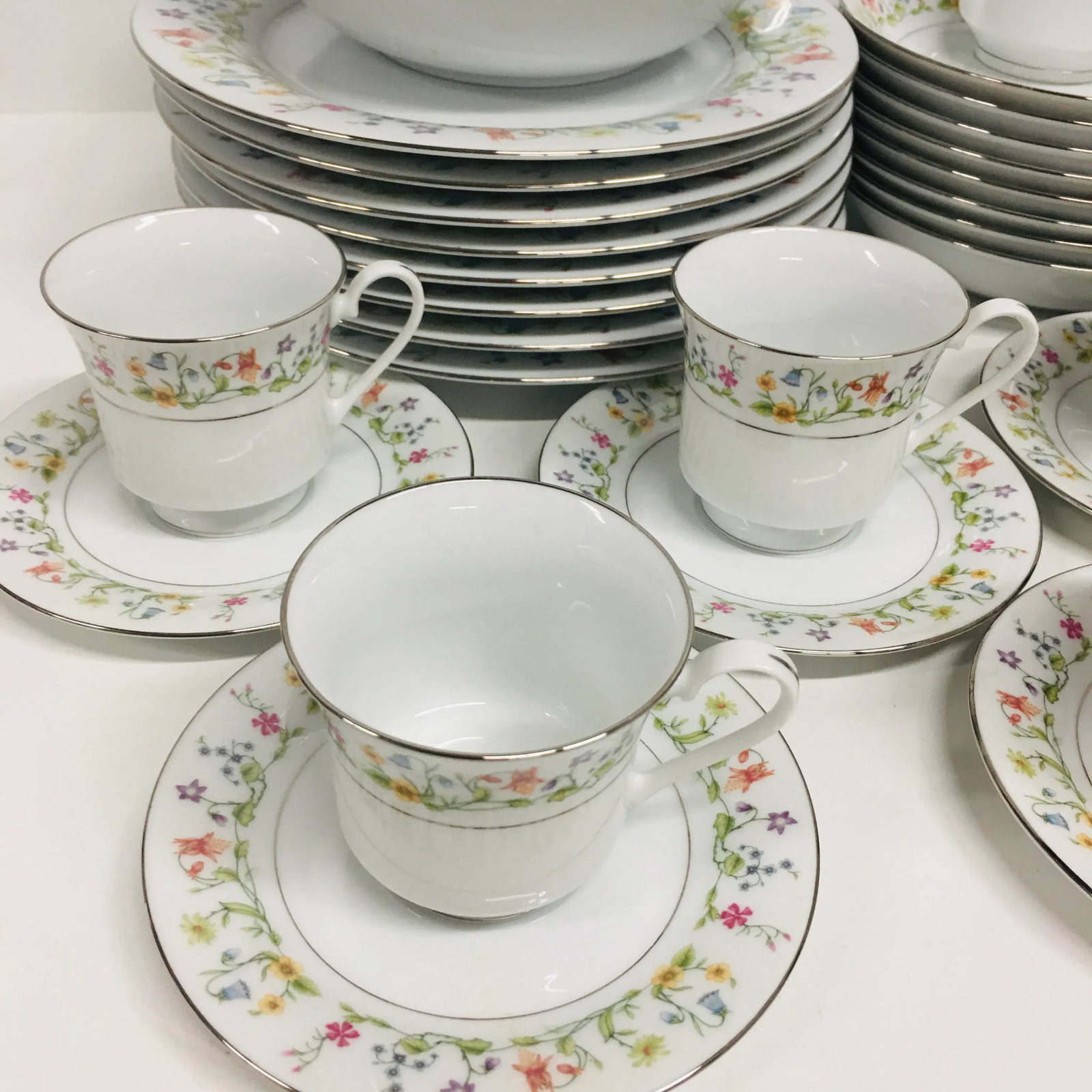 Vintage Crown Ming Floral Decorated Porcelain Dinnerware Set- 45 Pieces - 3