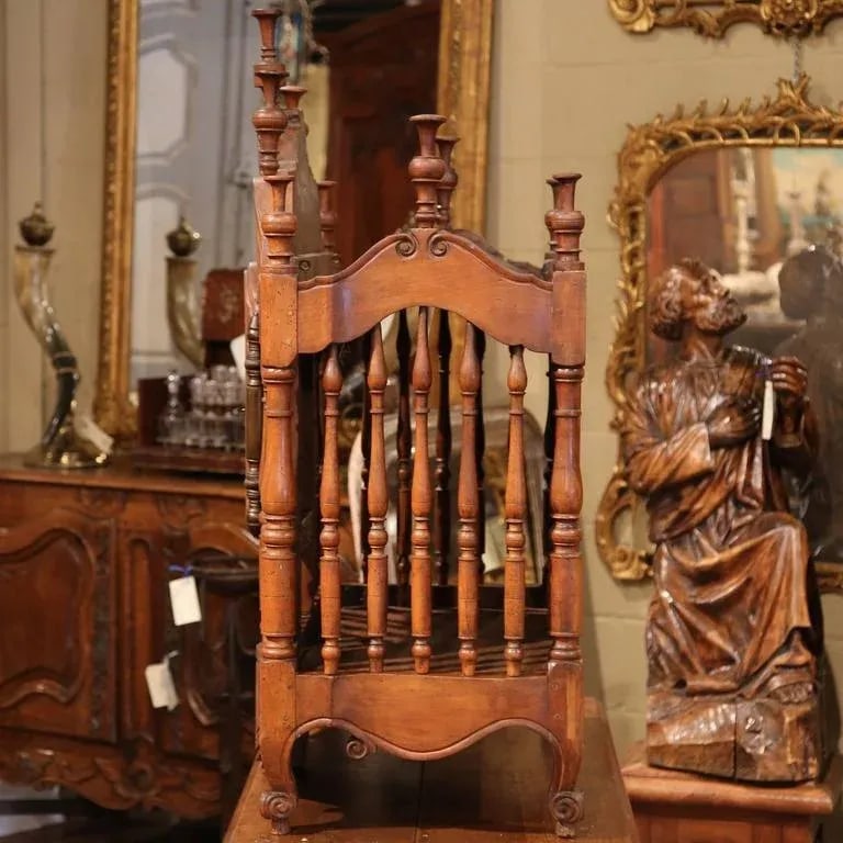 Early 19th Century French Louis XV Carved Walnut Panetiere - 8