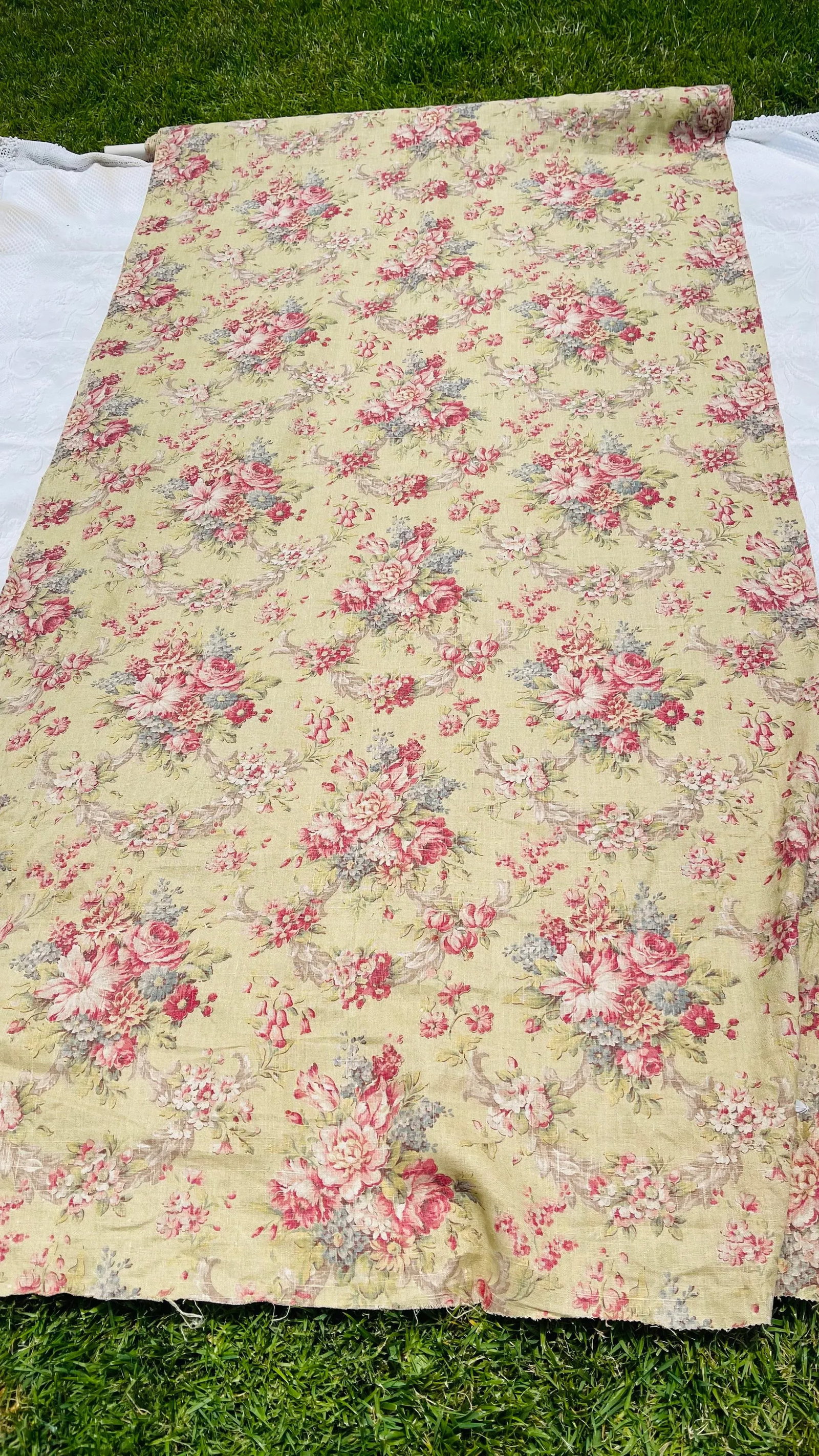 1940s Vintage Floral Linen Fabric - 16 Yards - 2