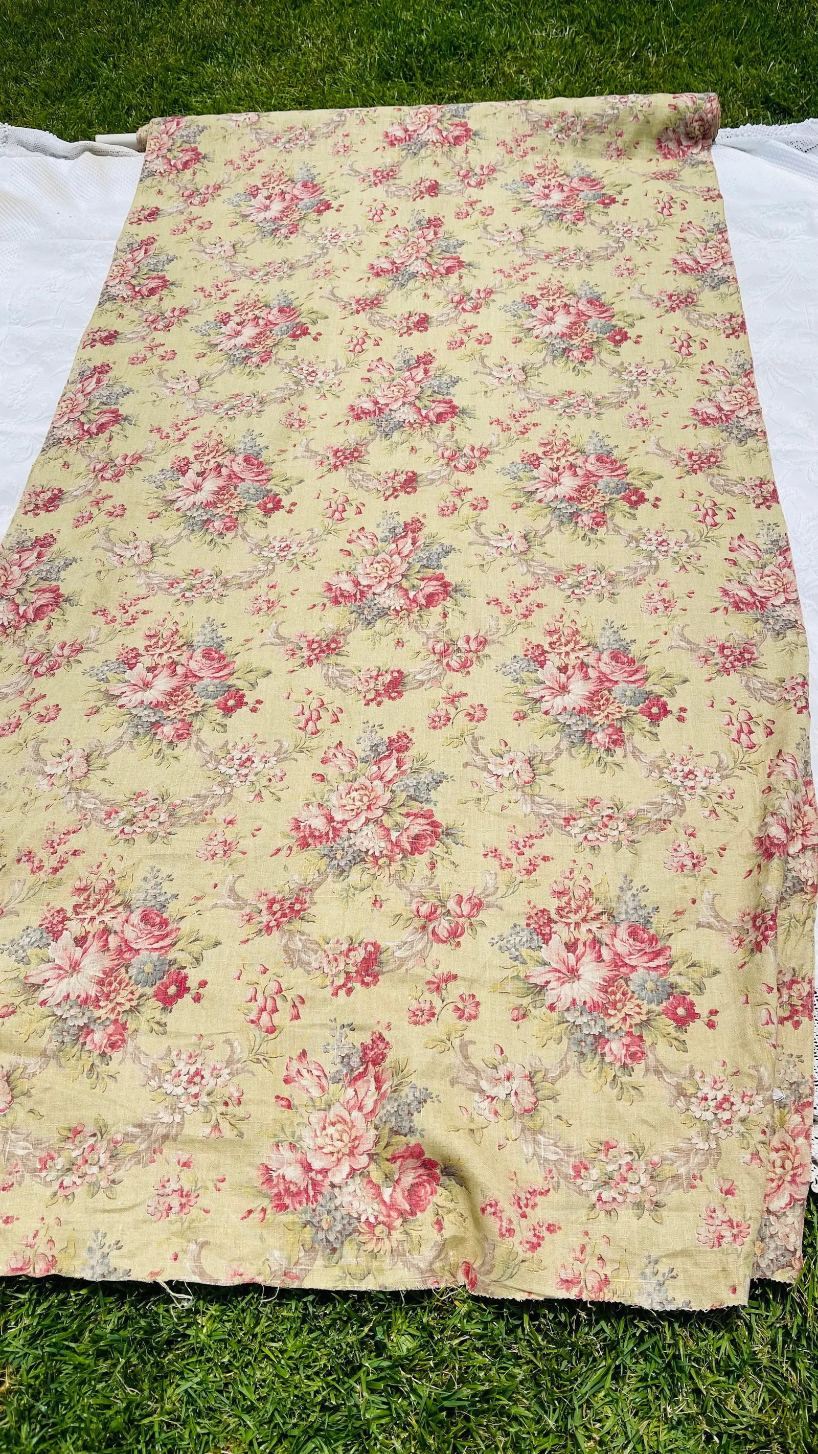 1940s Vintage Floral Linen Fabric - 16 Yards - 3