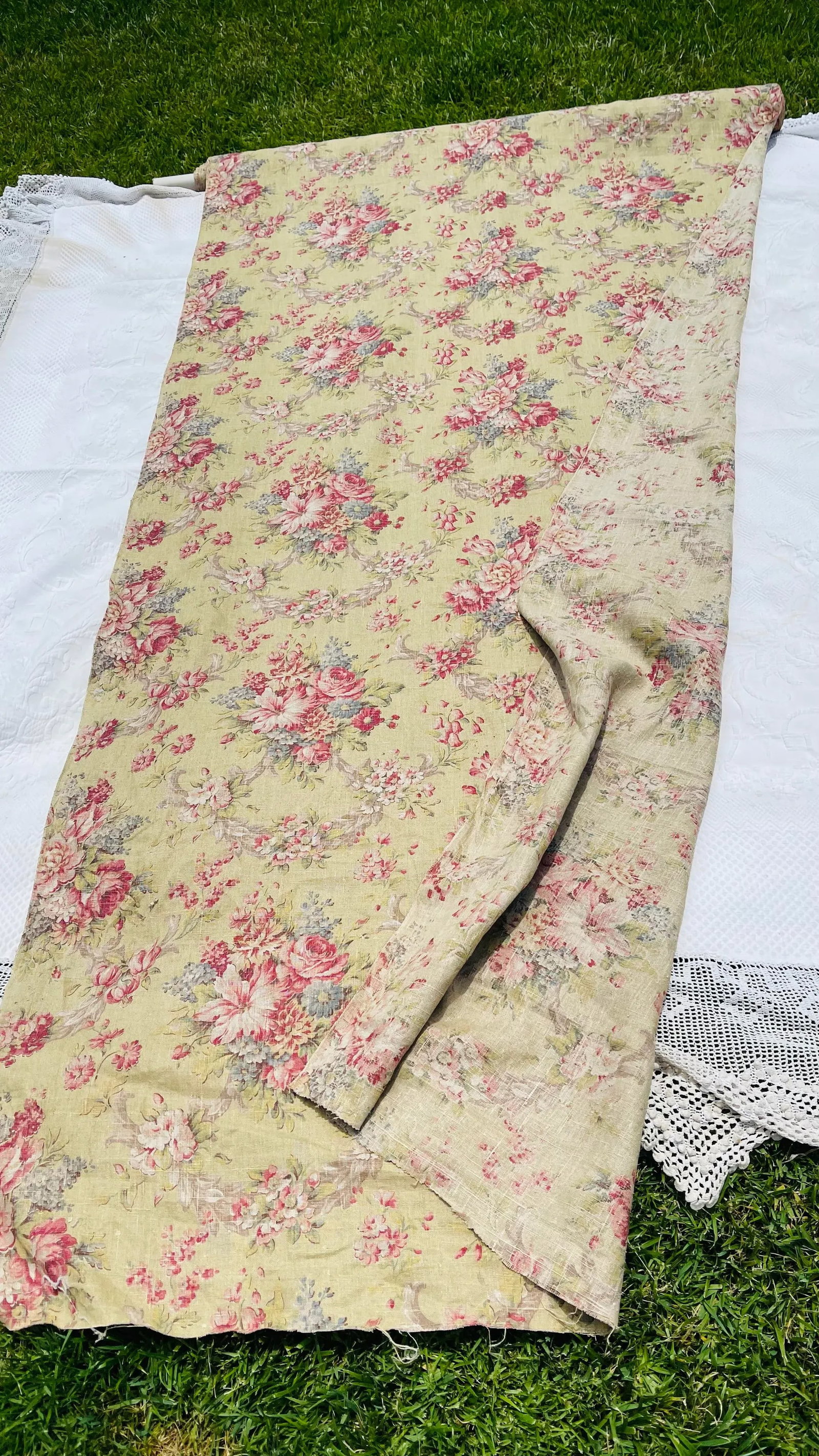 1940s Vintage Floral Linen Fabric - 16 Yards - 4