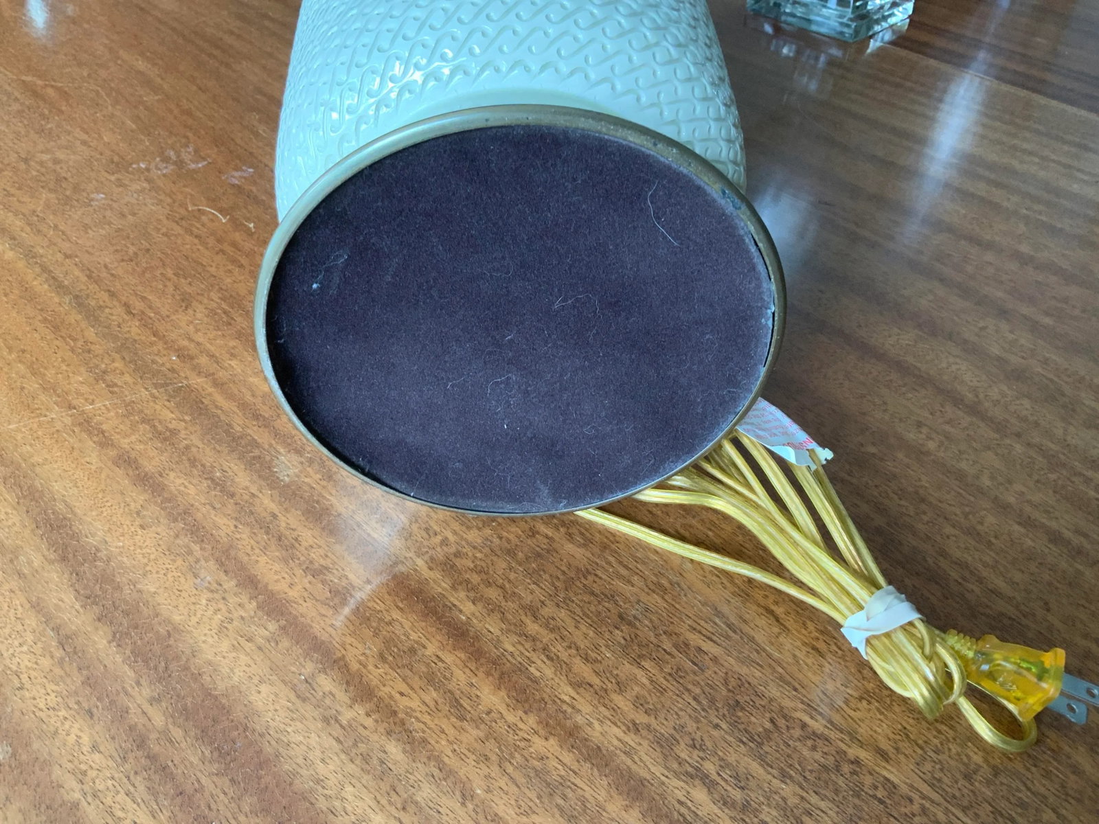 1980s Fredrick Cooper Cream Ginger Jar Lamp With Brass Appointments - 11