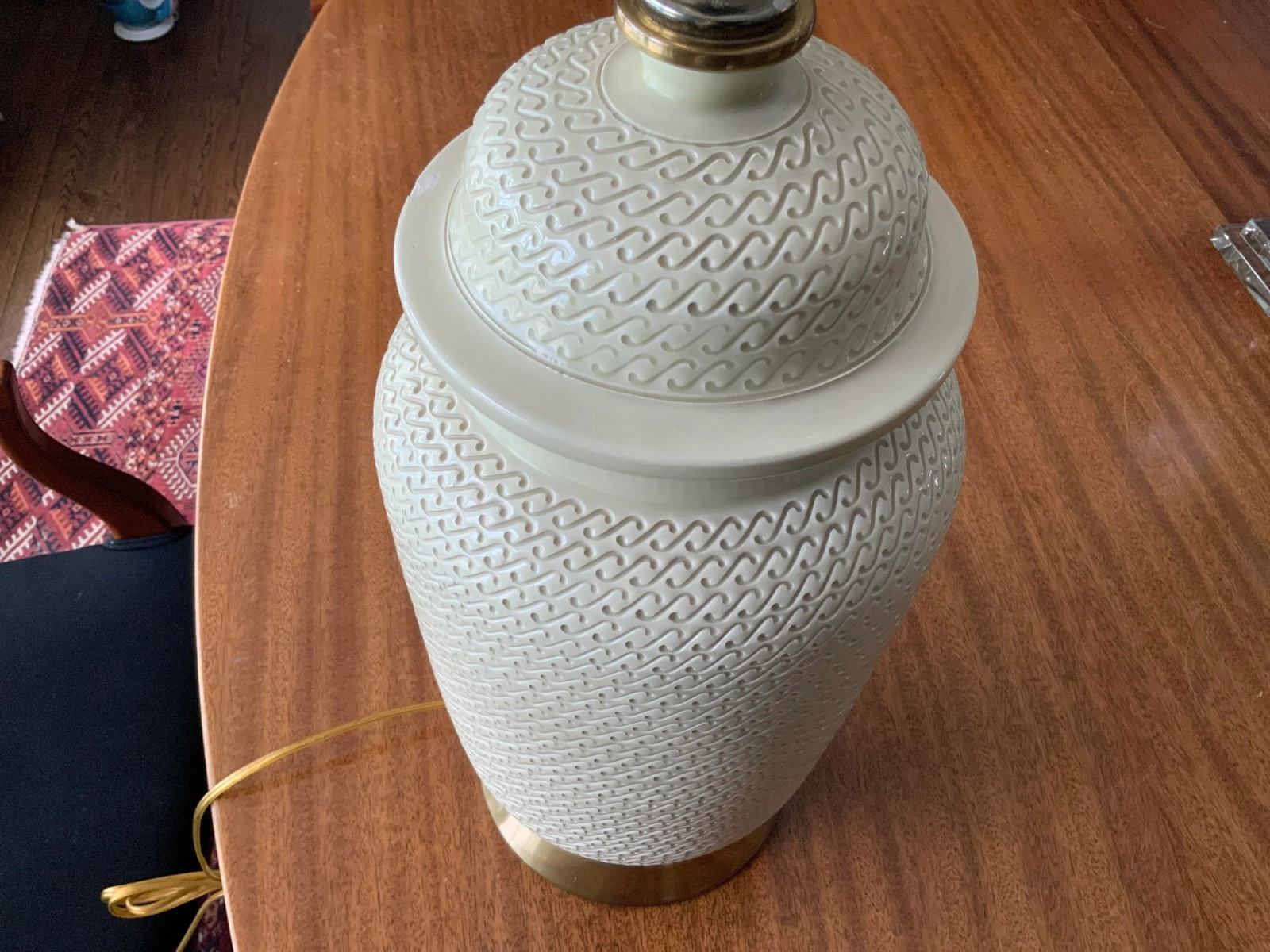 1980s Fredrick Cooper Cream Ginger Jar Lamp With Brass Appointments - 3