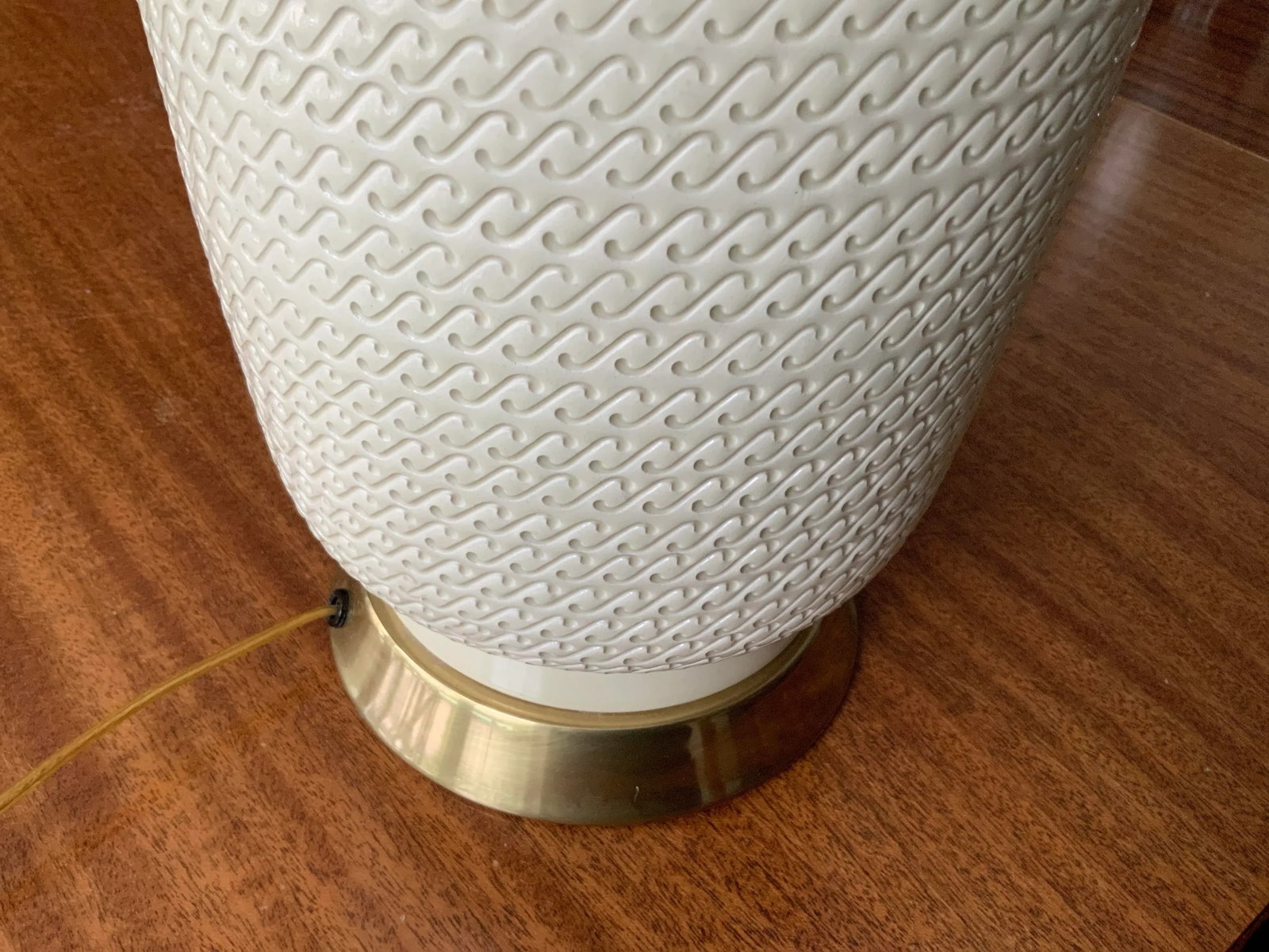 1980s Fredrick Cooper Cream Ginger Jar Lamp With Brass Appointments - 5