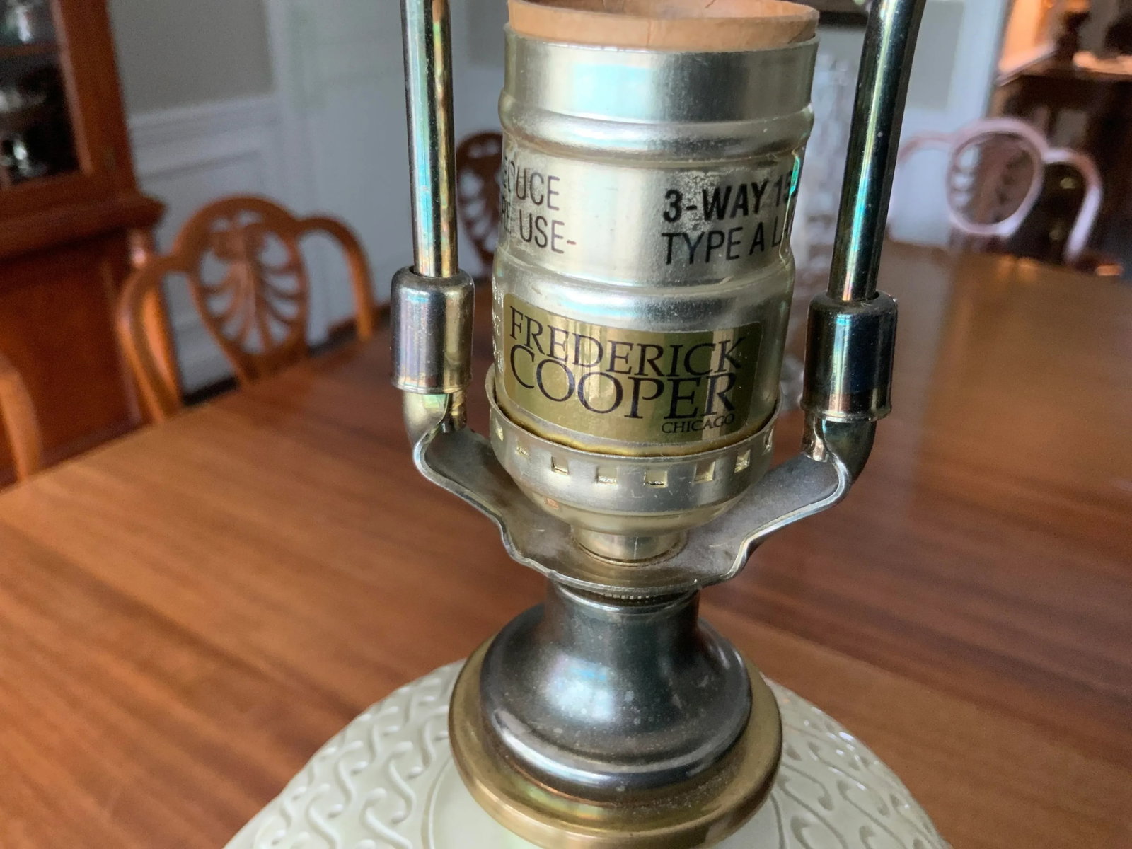 1980s Fredrick Cooper Cream Ginger Jar Lamp With Brass Appointments - 6