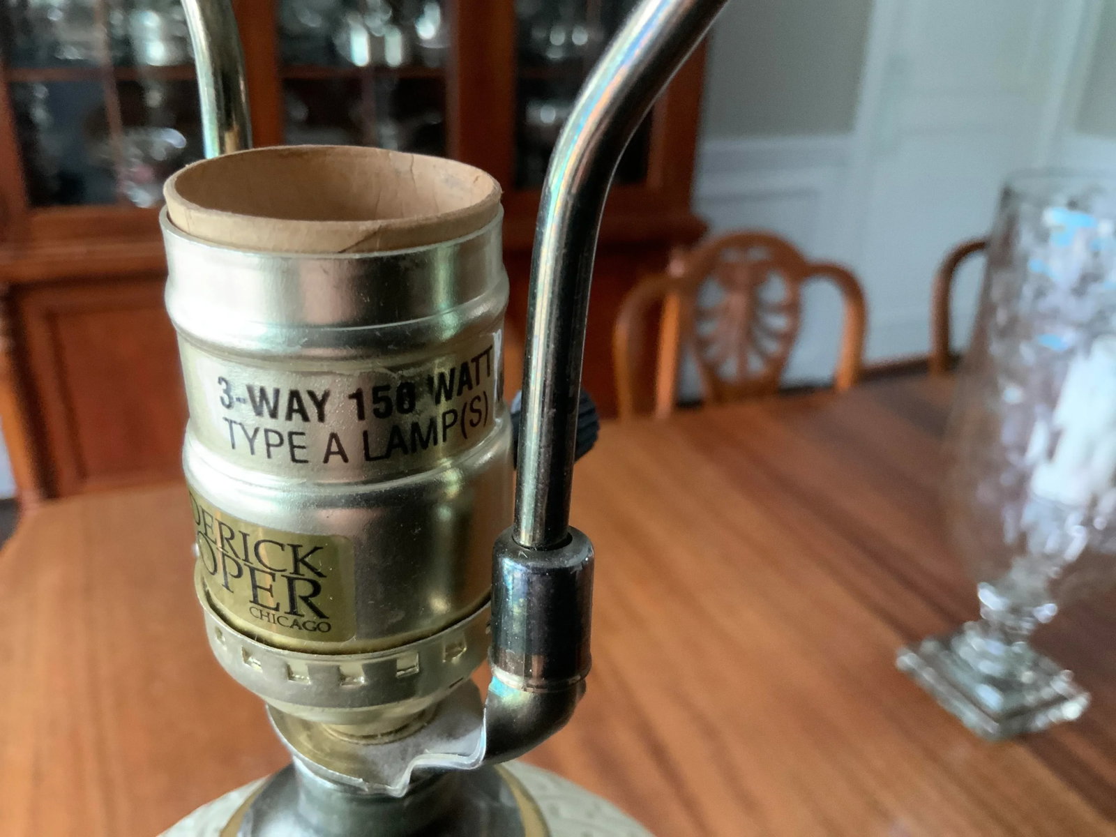 1980s Fredrick Cooper Cream Ginger Jar Lamp With Brass Appointments - 7