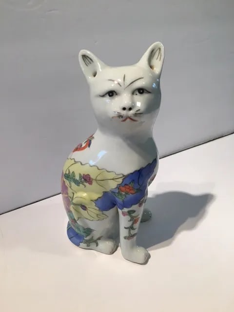 Mid 20th Century Chinese Tobacco Leaf Porcelain Cat - 10