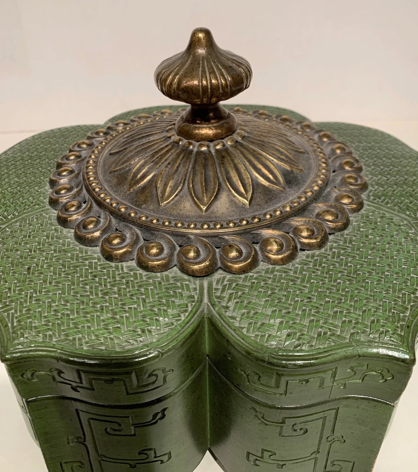 Vintage Lotus Wood Lidded Box - 9