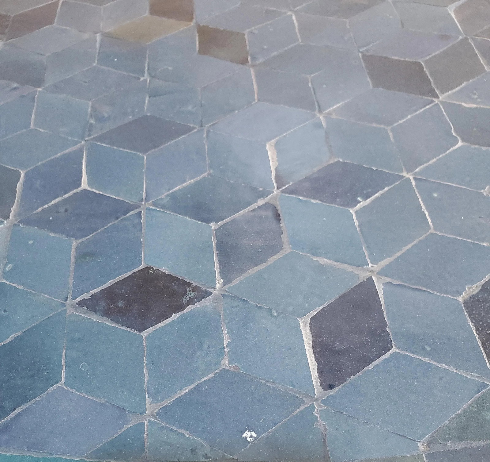 48" Petrol Blue Moroccan Round Mosaic Table, Diamond Collection / Lozenge - 2