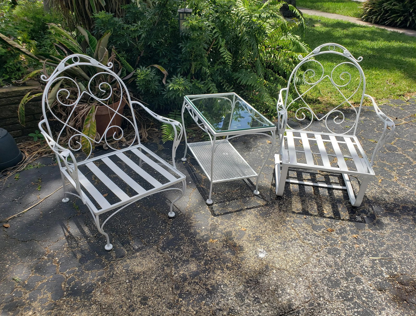 Vintage 3 Piece Wrought Iron Seating Set, Attributed to Meadowcraft - 12