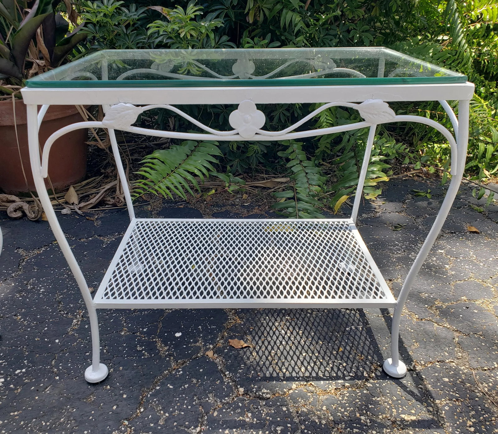 Vintage 3 Piece Wrought Iron Seating Set, Attributed to Meadowcraft - 7