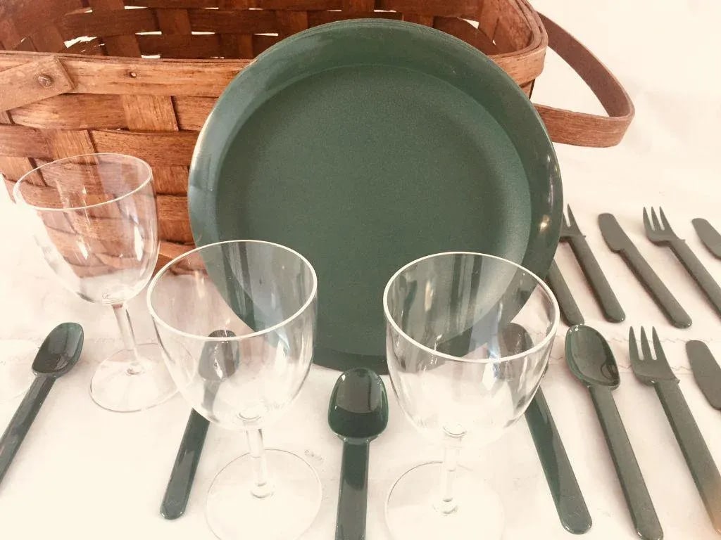 Vintage Service for 4 Dishes & Woven Picnic Basket - 21 Piece - 3