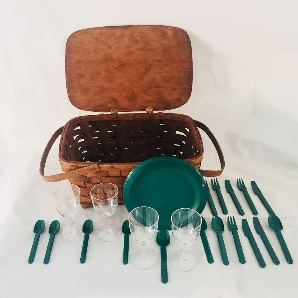 Vintage Service for 4 Dishes & Woven Picnic Basket - 21 Piece - 6