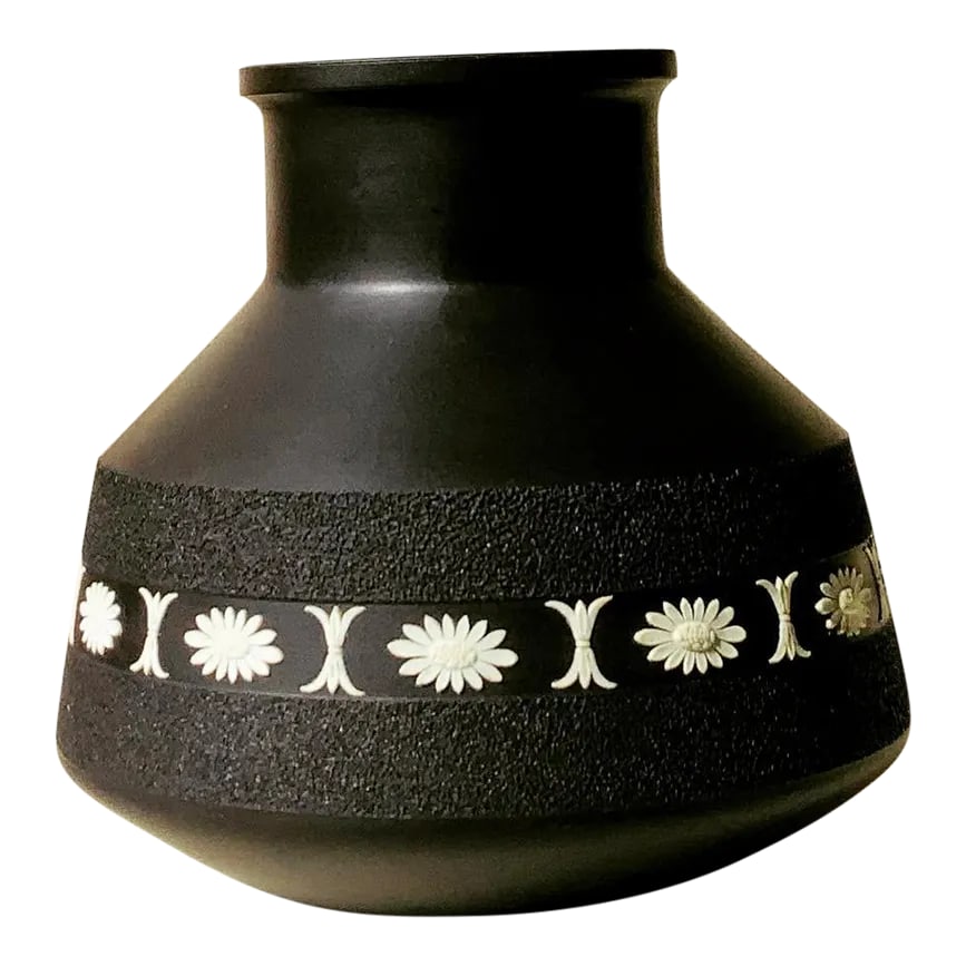 Wedgwood Black Basalt Mid Century Vase by Peter Wall: A Masterpiece of Mid-Century Modern Design For your consideration-a very rare and superbly crafted vase that represents the perfect marriage of Wedgwood's centuries-old expertise with innovative