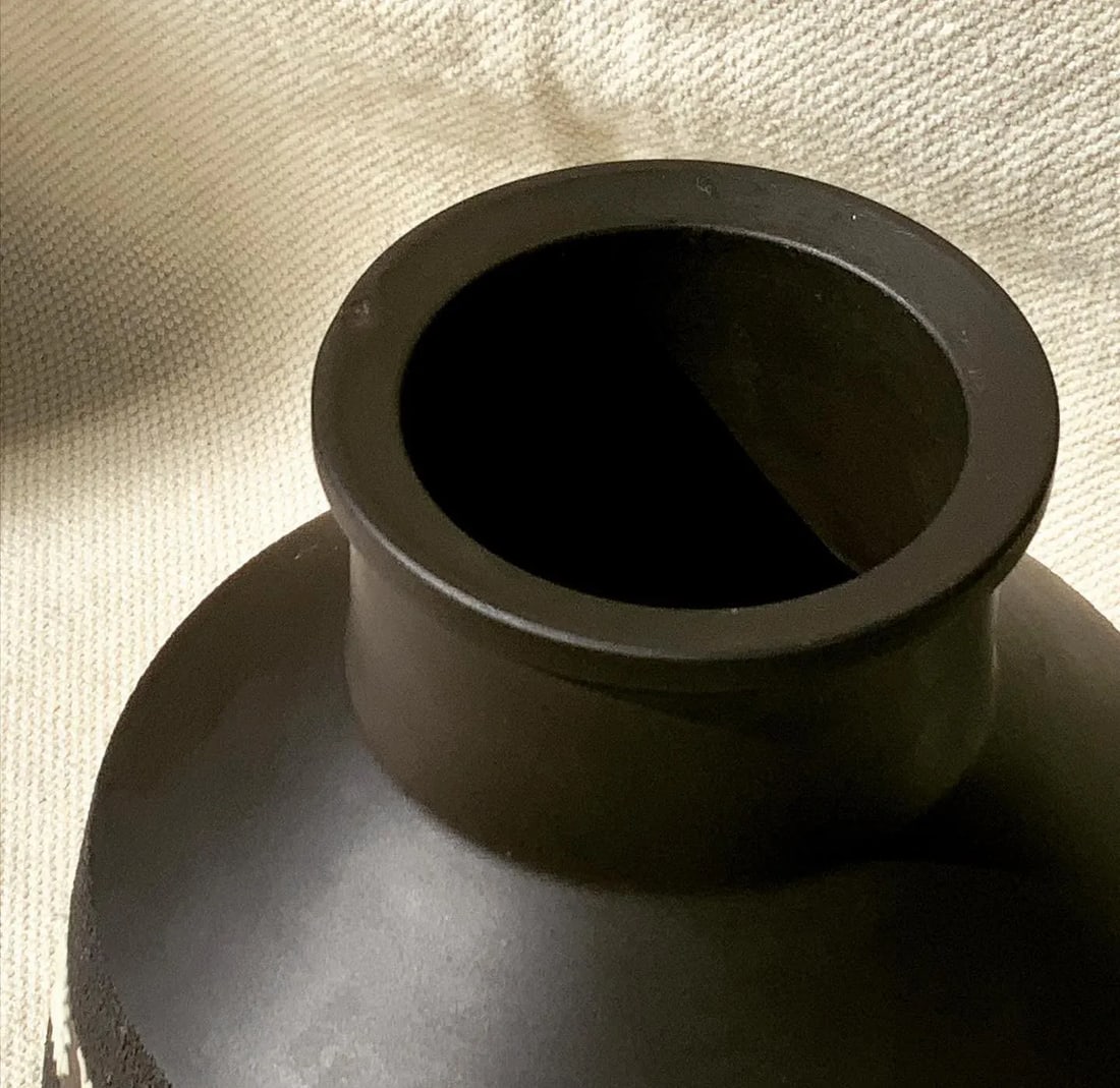 Wedgwood Black Basalt Mid Century Vase by Peter Wall - 3