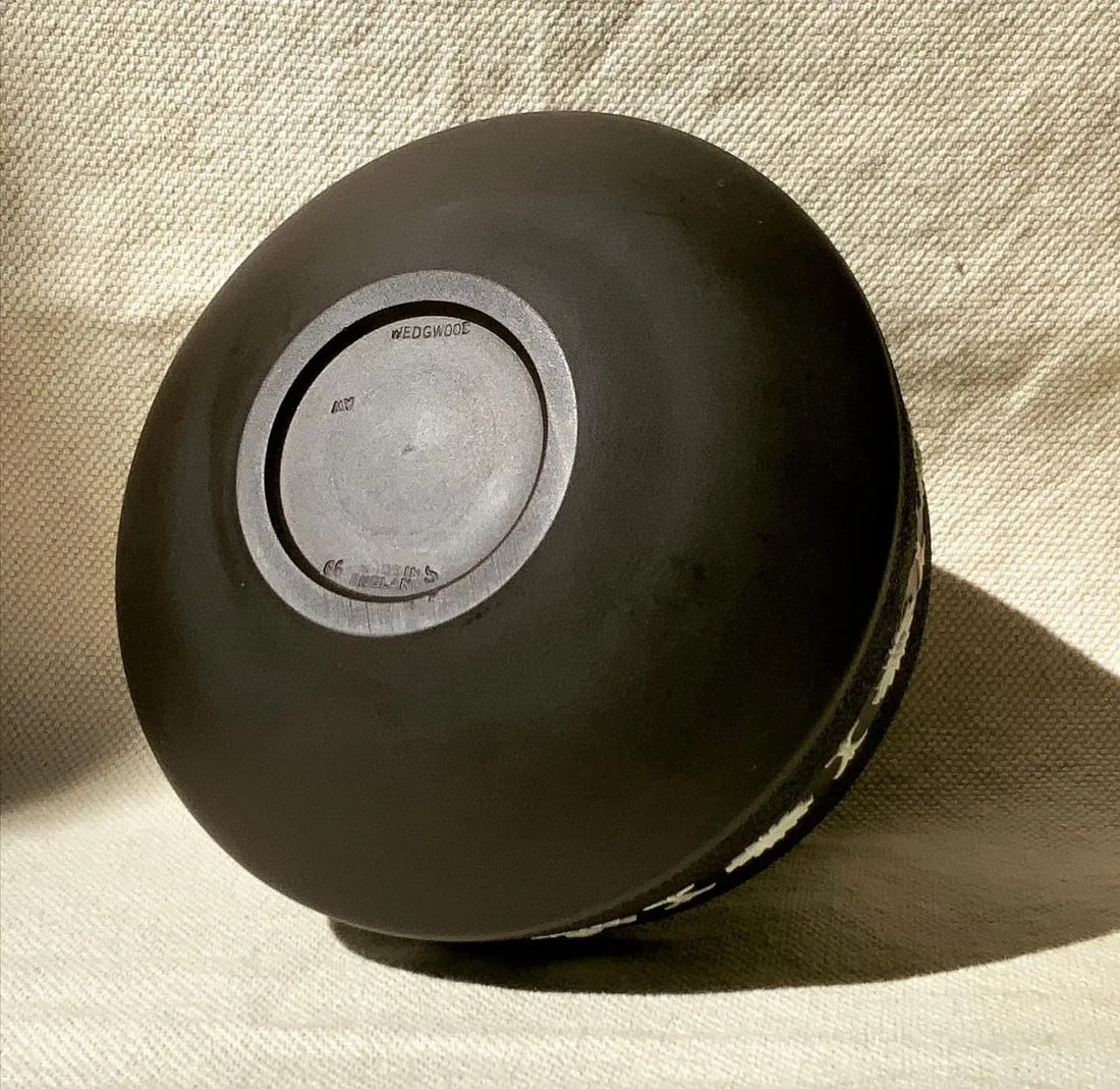Wedgwood Black Basalt Mid Century Vase by Peter Wall - 4