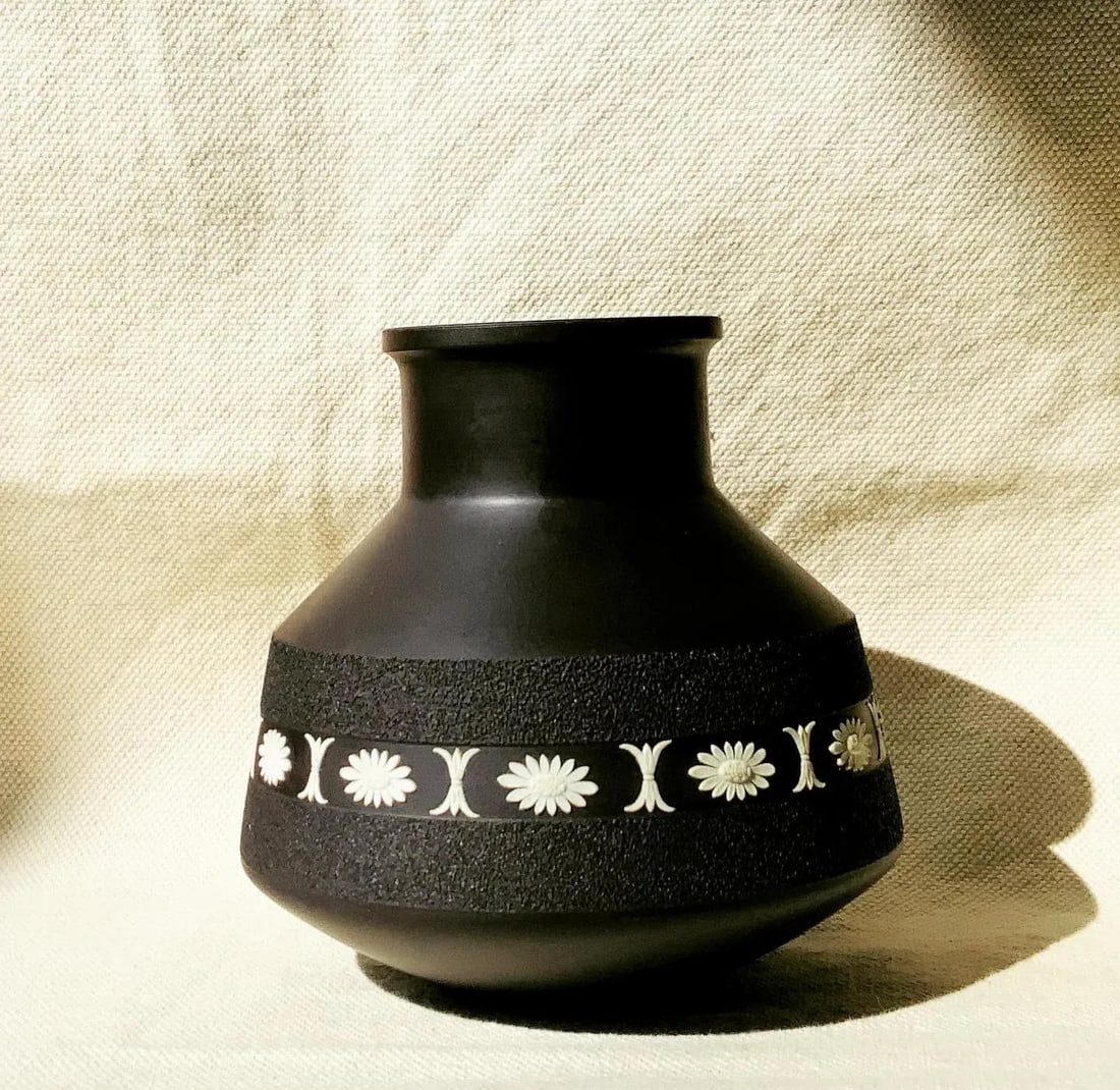 Wedgwood Black Basalt Mid Century Vase by Peter Wall - 7