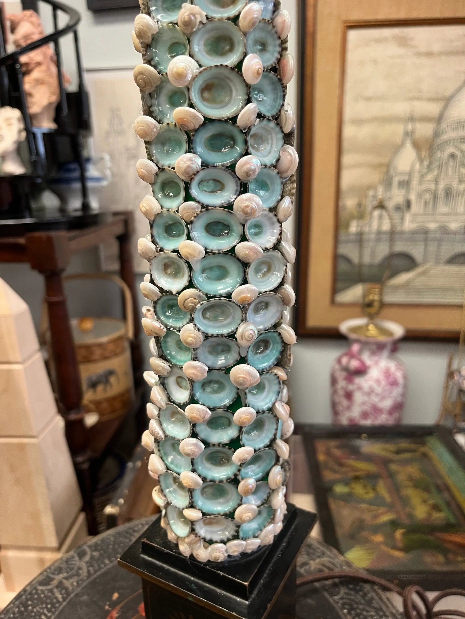 Early 20th Century French Neoclassical Painted and Shell Encrusted Lamp - 2