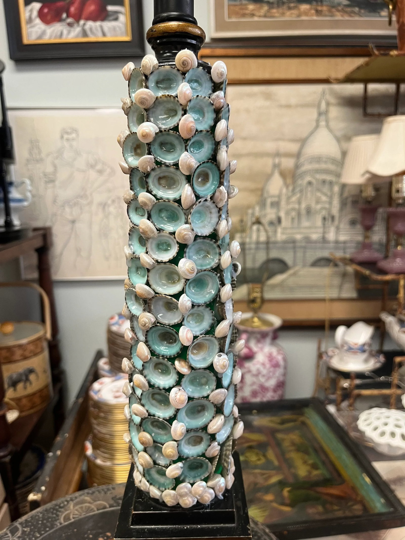 Early 20th Century French Neoclassical Painted and Shell Encrusted Lamp - 6