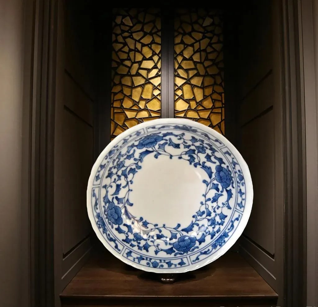 Chinese Lotus Blue White Ming Style Four Character Mark Inscribed Scalloped Dish - 3