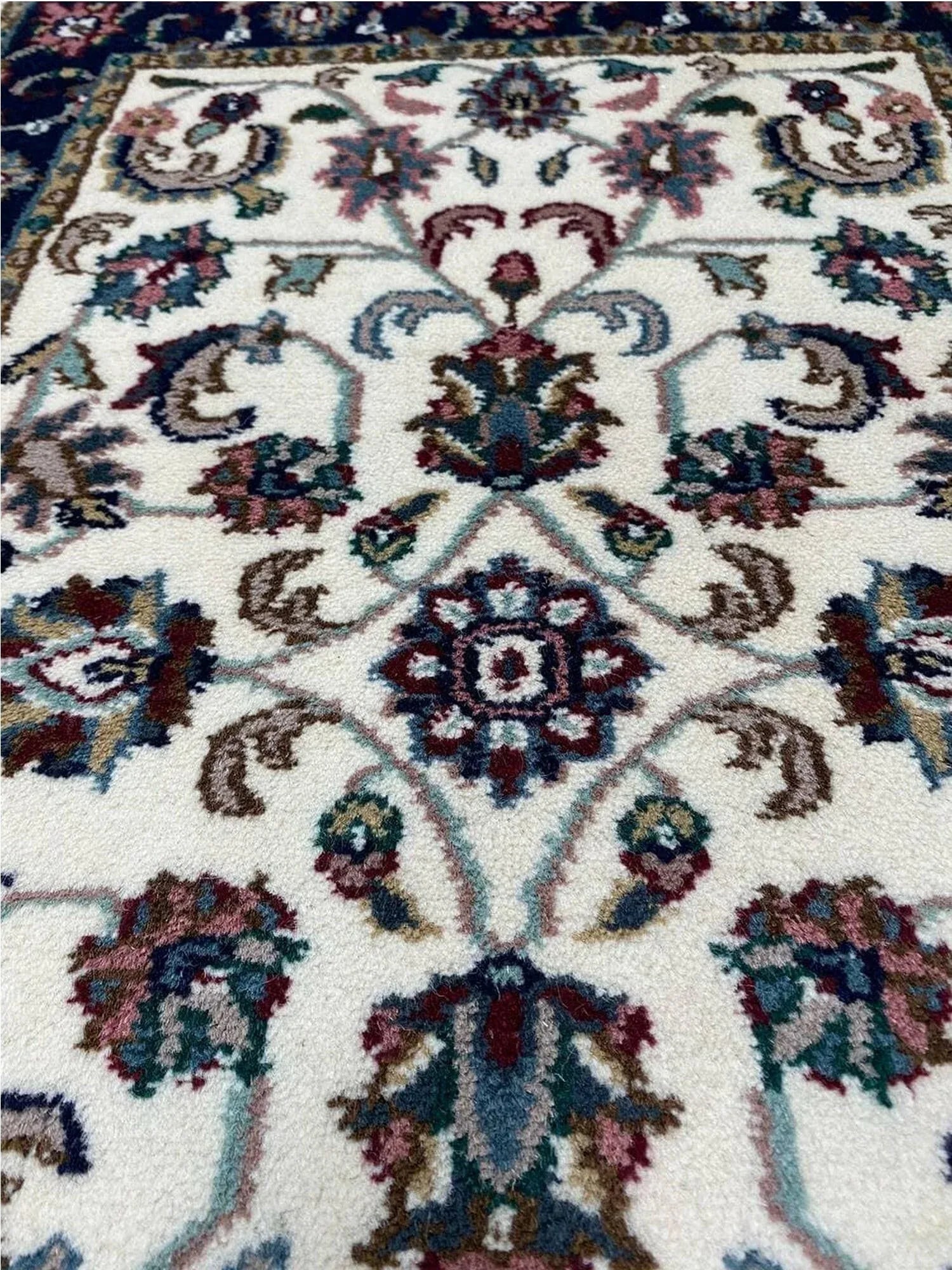 Handwoven Tabriz Style Area Rug 2x3 - 6