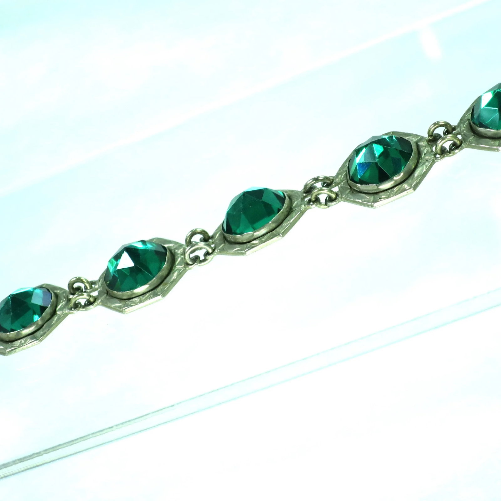 Vintage 1920s Art Deco Emerald Vauxhall Glass Bracelet - 3