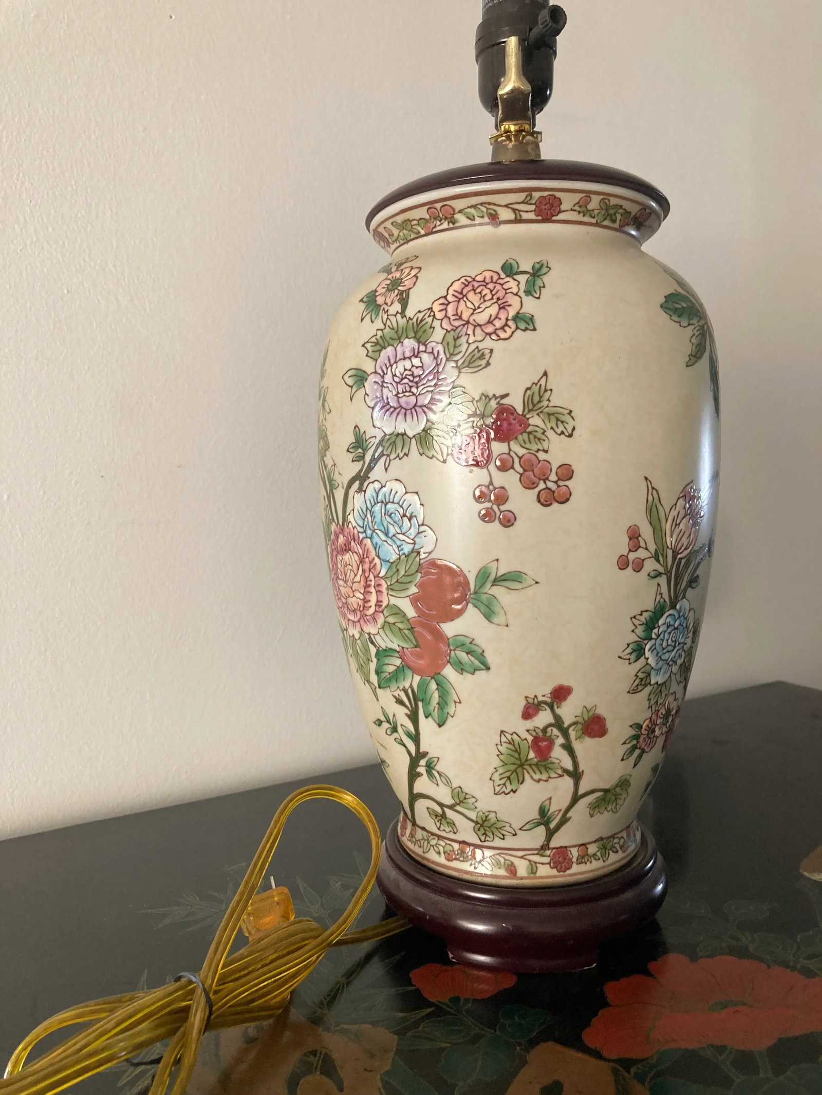 Vintage Mid 20th Century Matte Porcelain Chinese Floral Lamp - 2