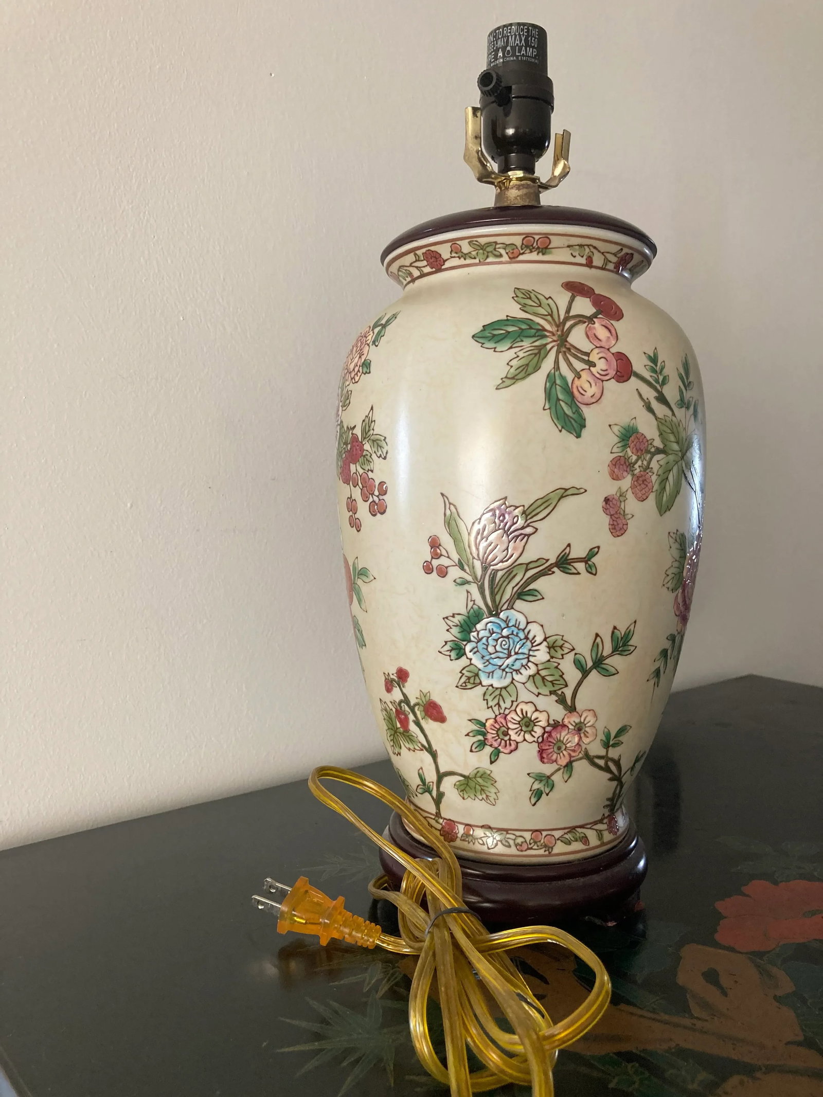 Vintage Mid 20th Century Matte Porcelain Chinese Floral Lamp - 3