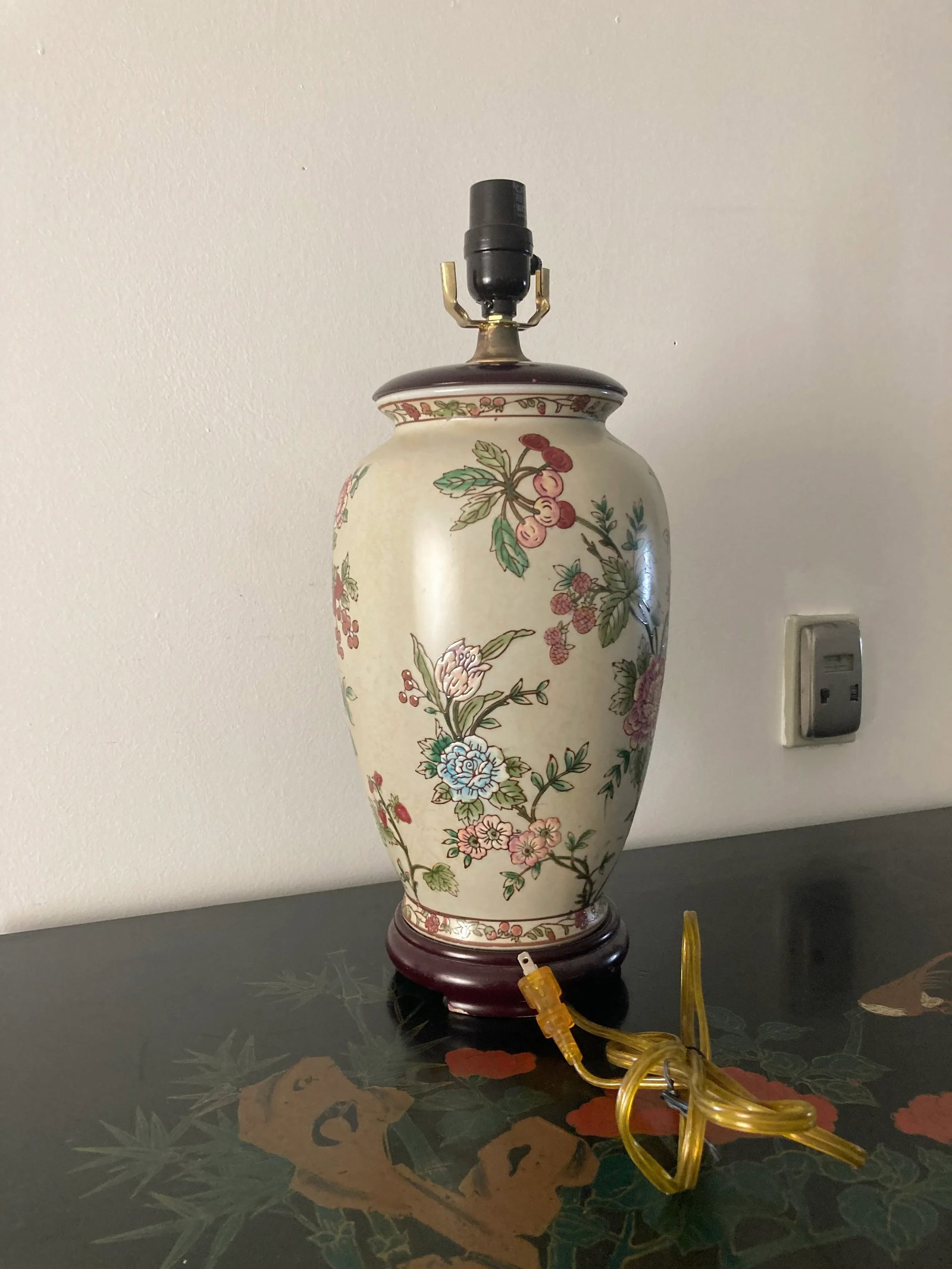 Vintage Mid 20th Century Matte Porcelain Chinese Floral Lamp - 4