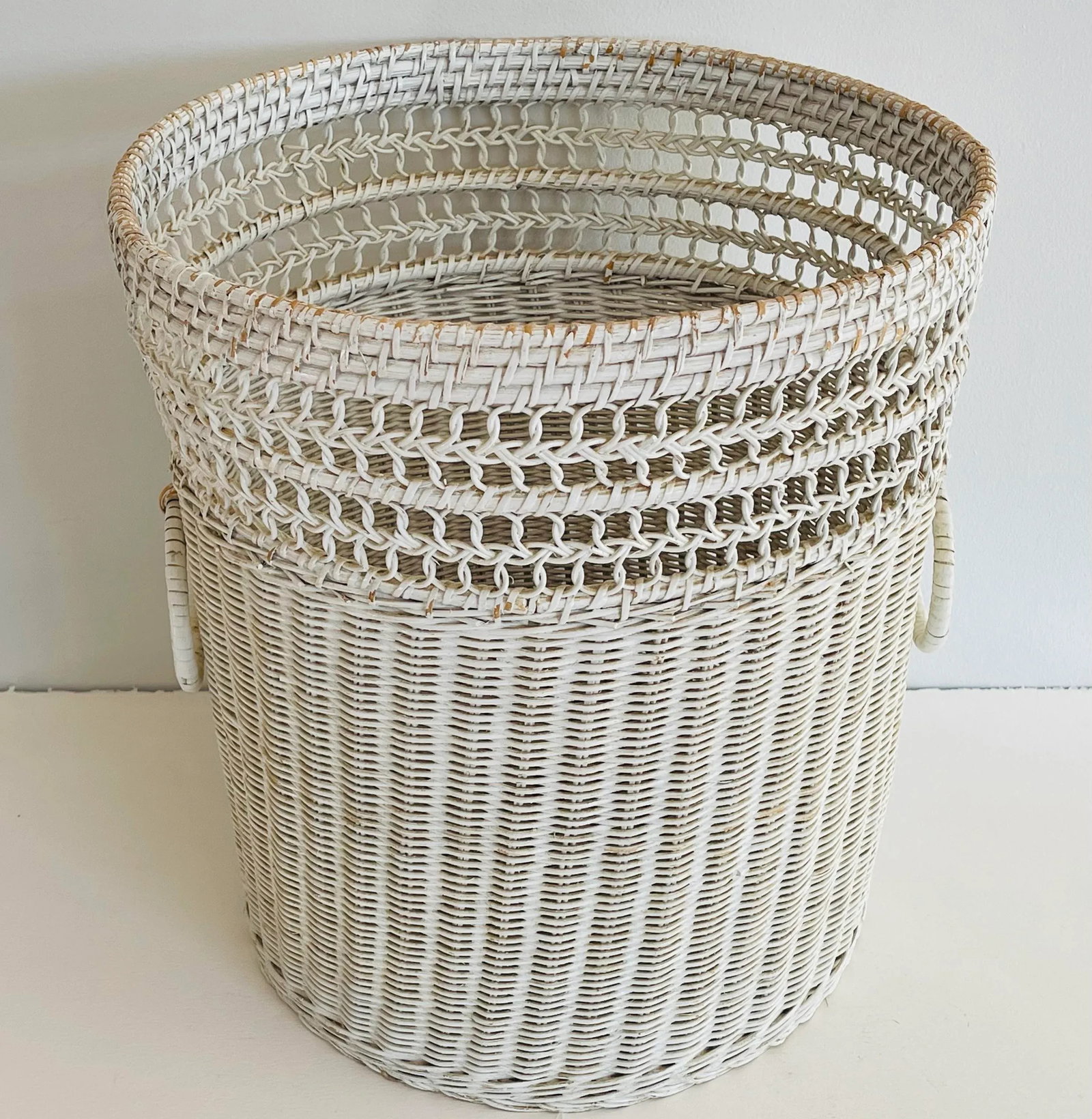 1970s Vintage Shabby Chic White Round Utility Basket - 2