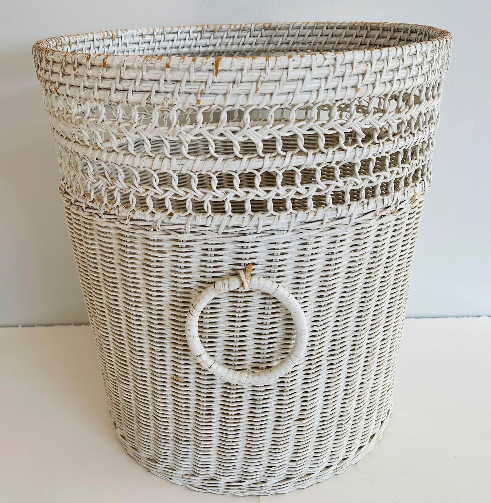 1970s Vintage Shabby Chic White Round Utility Basket - 3