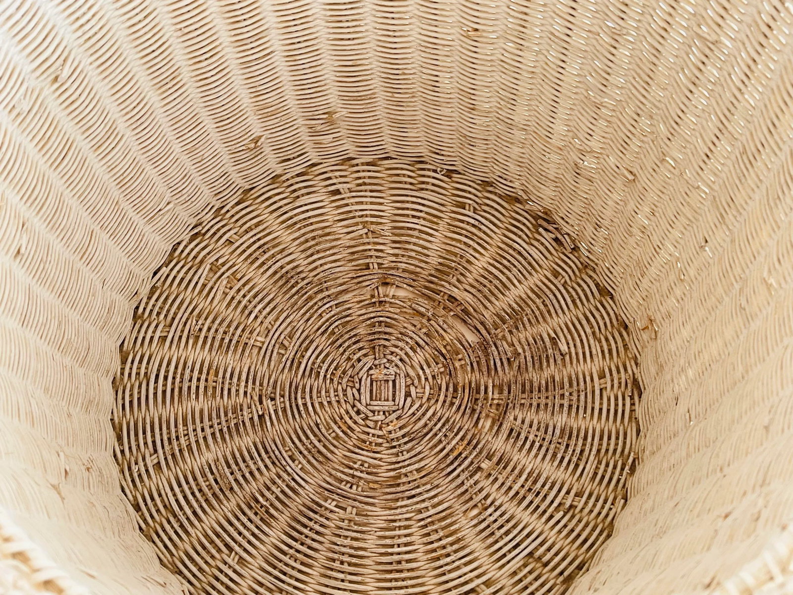 1970s Vintage Shabby Chic White Round Utility Basket - 7