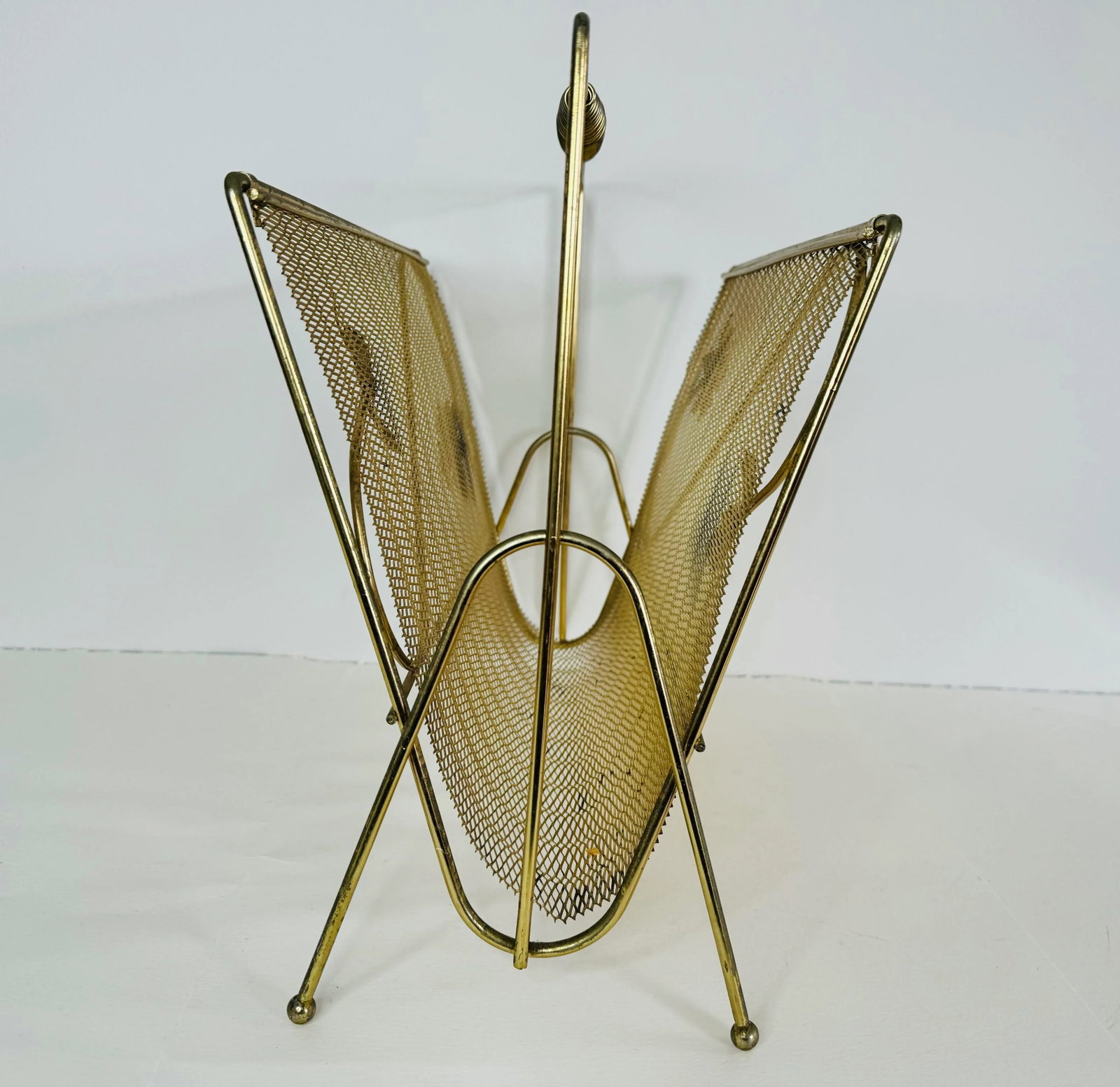 Vintage 1950s Gold Metal Leaf Handled Magazine Rack - 3