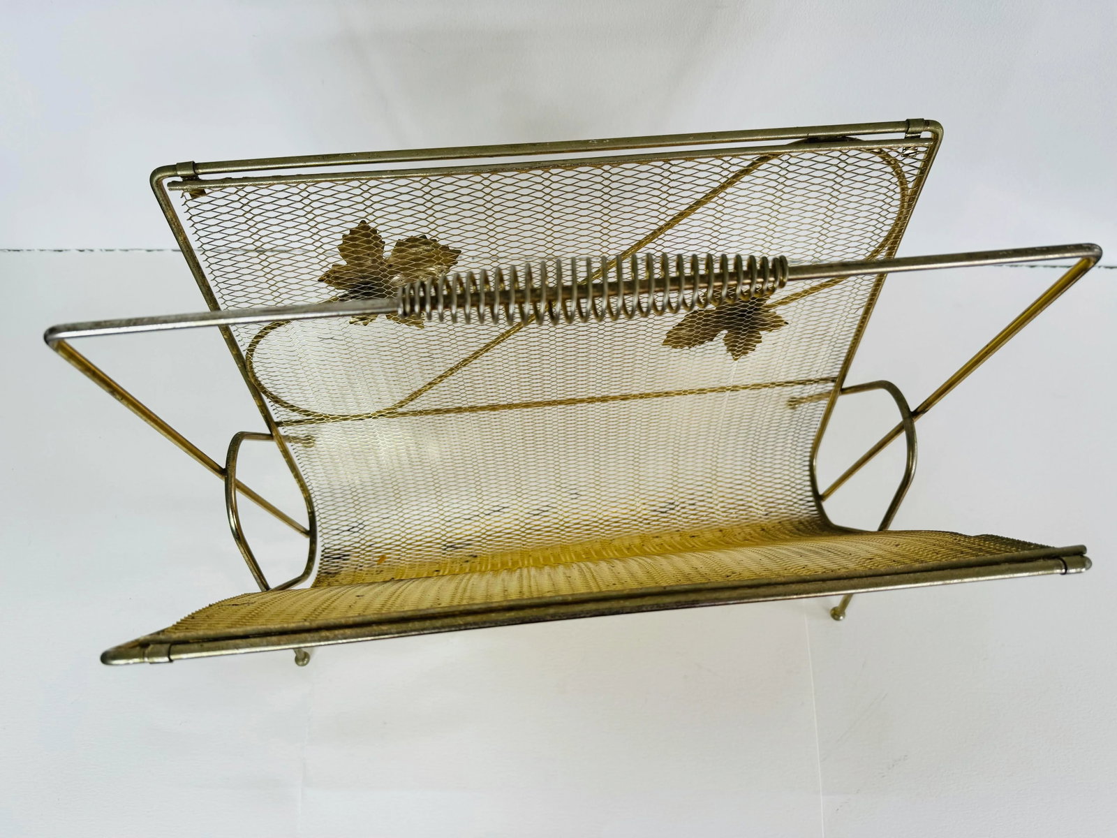 Vintage 1950s Gold Metal Leaf Handled Magazine Rack - 4